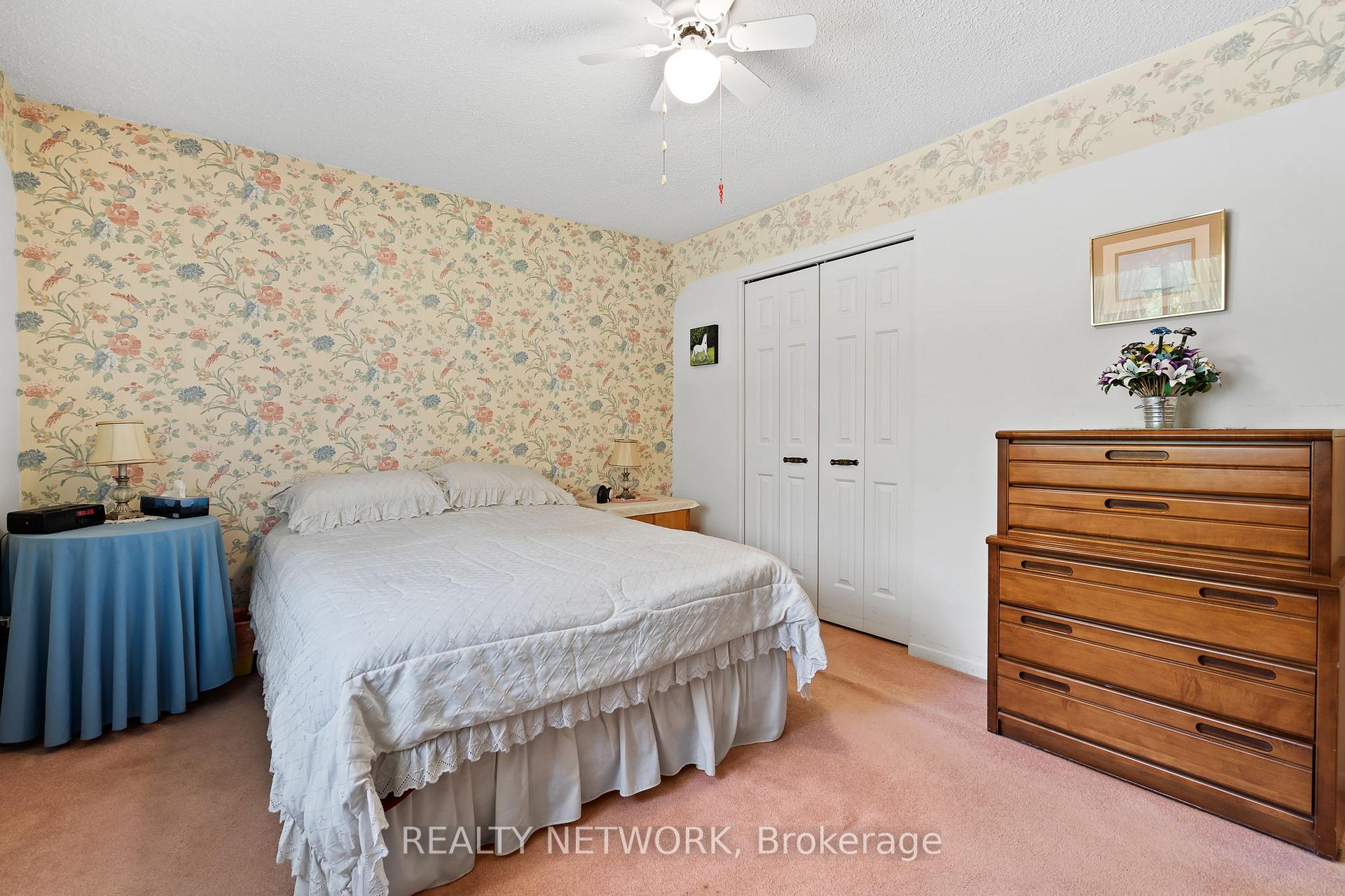 Photo 16 of 592 Grays Road, Hamilton, Confederation Park — HOMEH