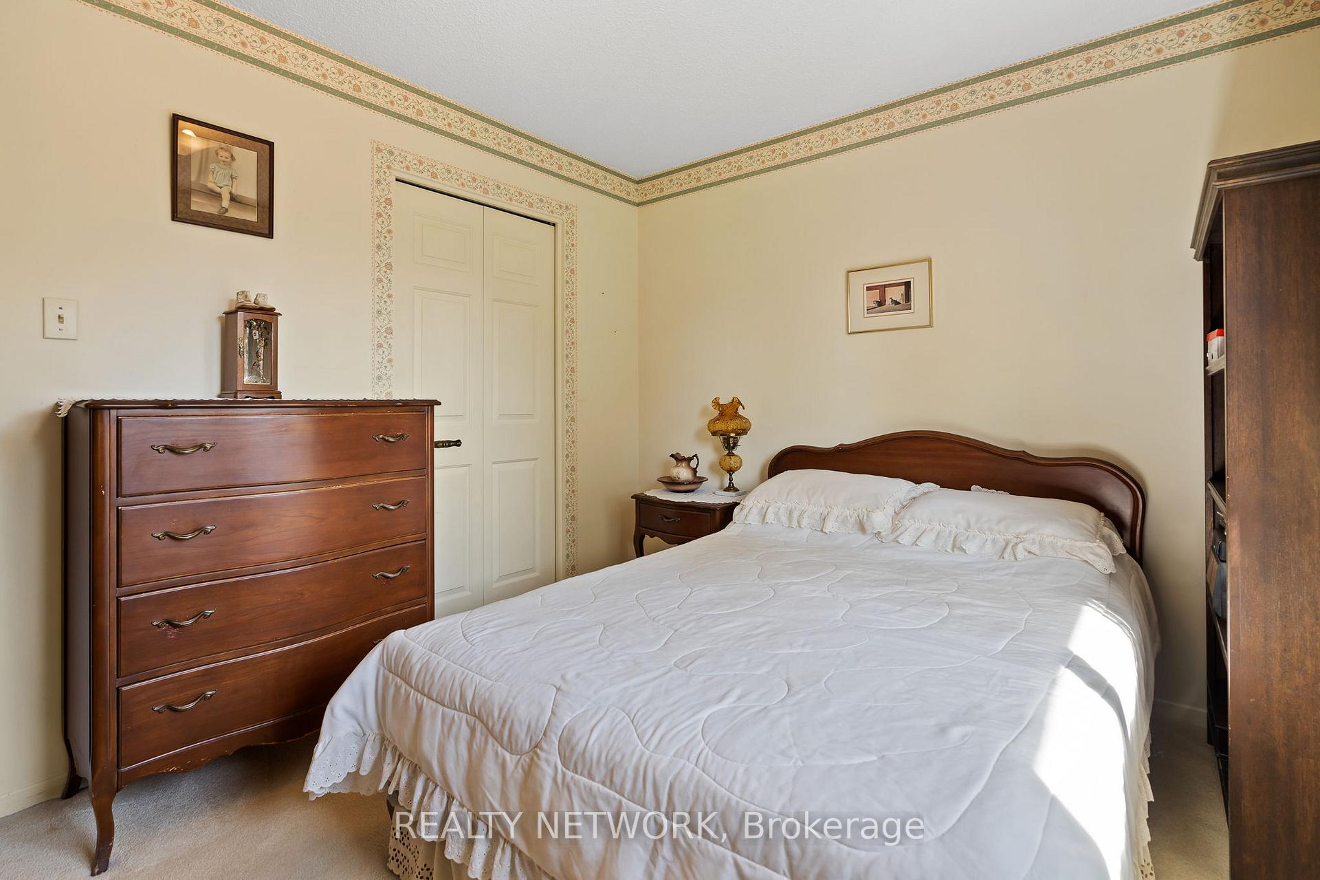 Photo 20 of 592 Grays Road, Hamilton, Confederation Park — HOMEH