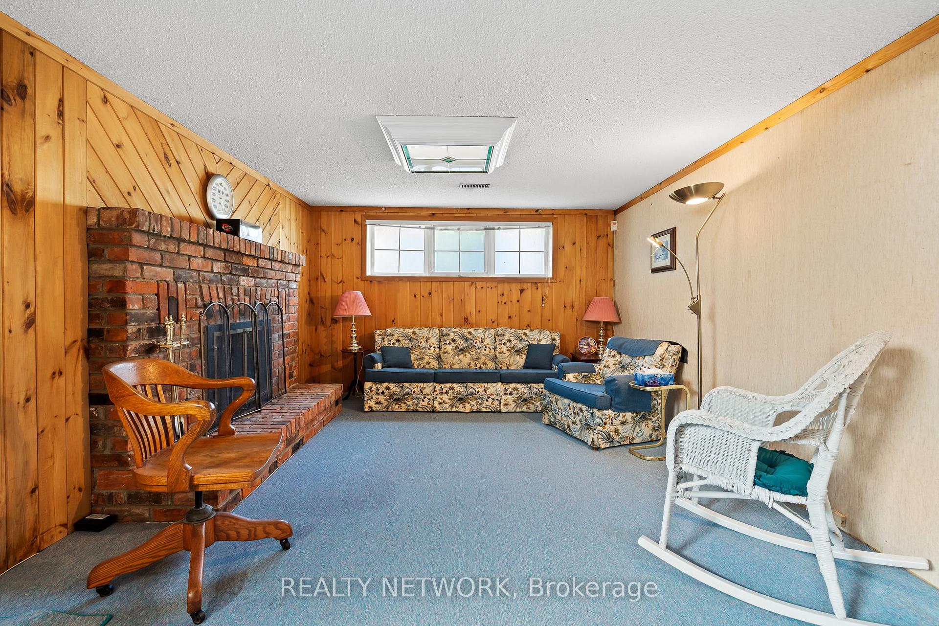Photo 23 of 592 Grays Road, Hamilton, Confederation Park — HOMEH