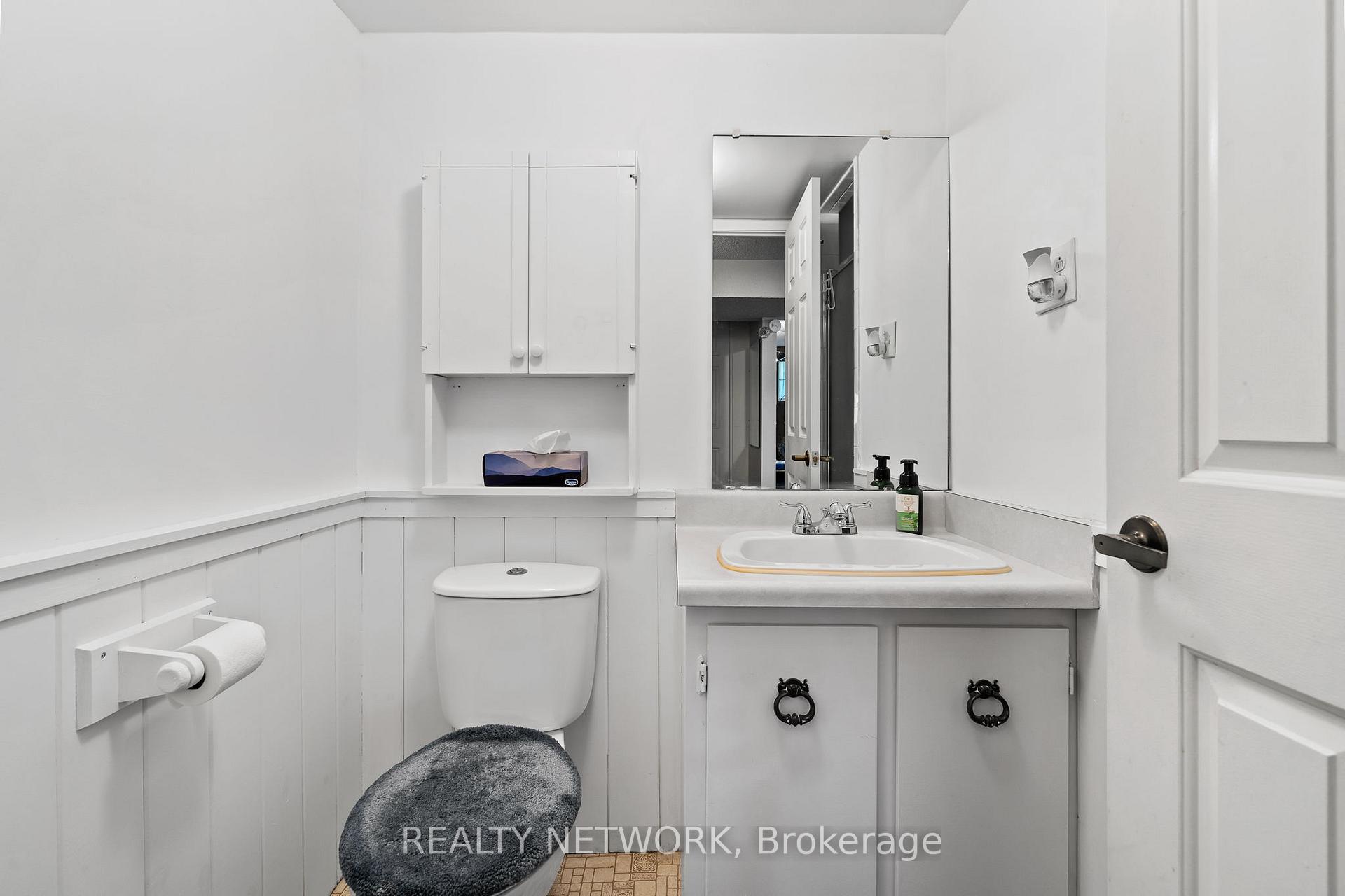 Photo 37 of 592 Grays Road, Hamilton, Confederation Park — HOMEH