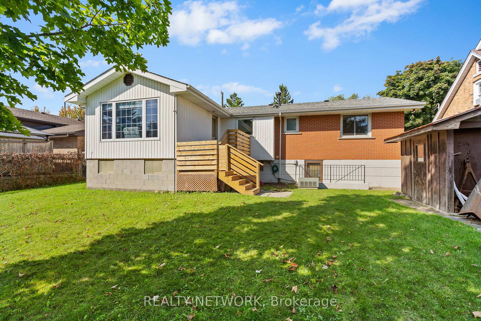 Photo 38 of 592 Grays Road, Hamilton, Confederation Park — HOMEH