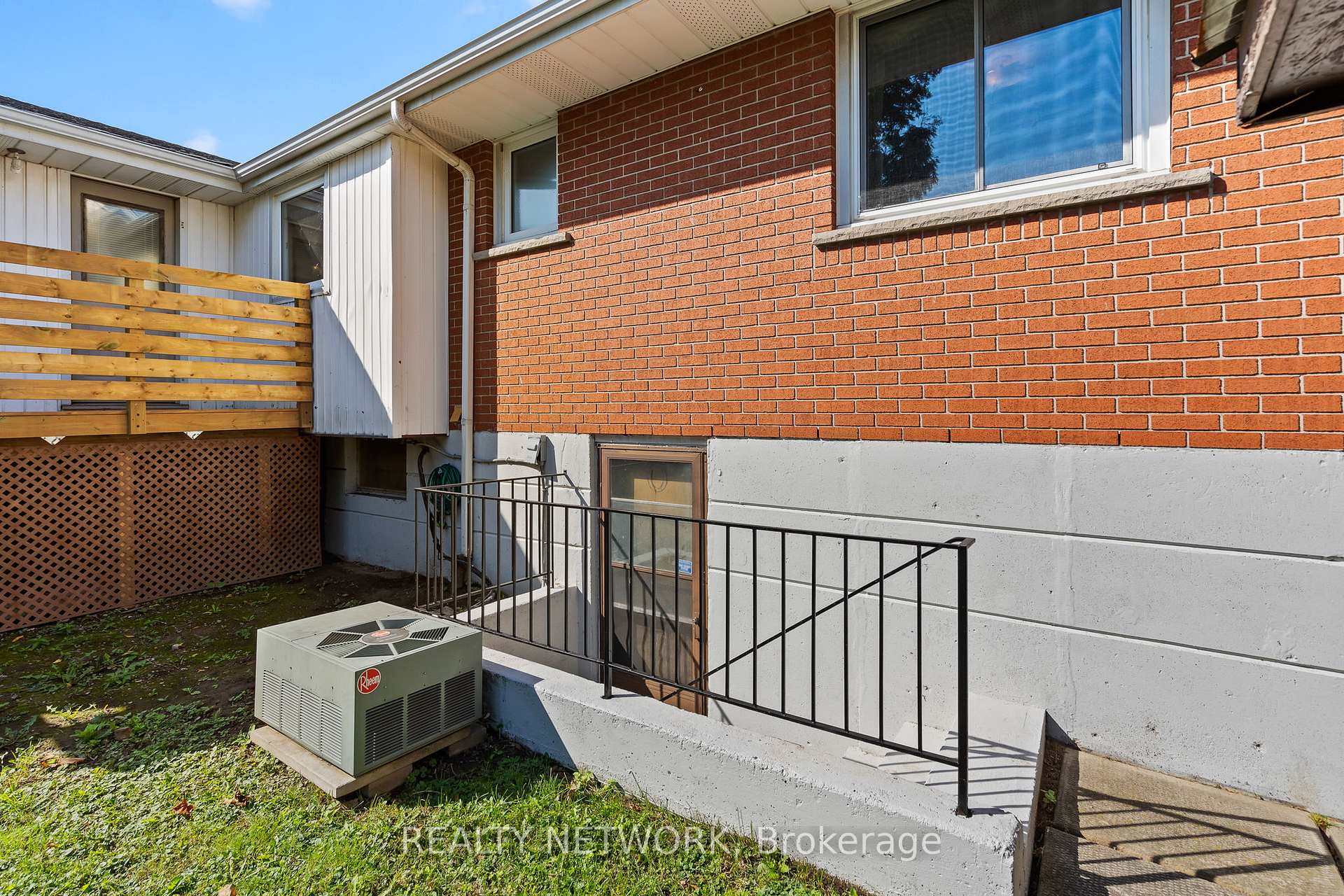 Photo 26 of 592 Grays Road, Hamilton, Confederation Park — HOMEH