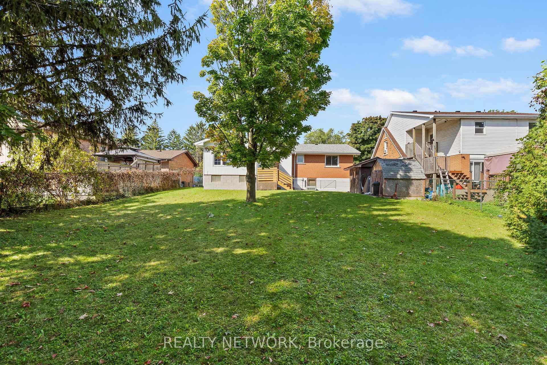 Photo 25 of 592 Grays Road, Hamilton, Confederation Park — HOMEH