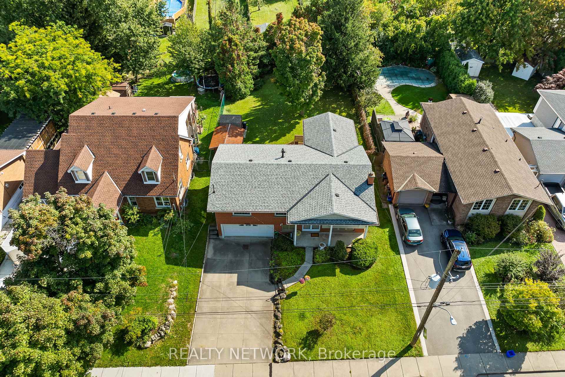 Photo 28 of 592 Grays Road, Hamilton, Confederation Park — HOMEH