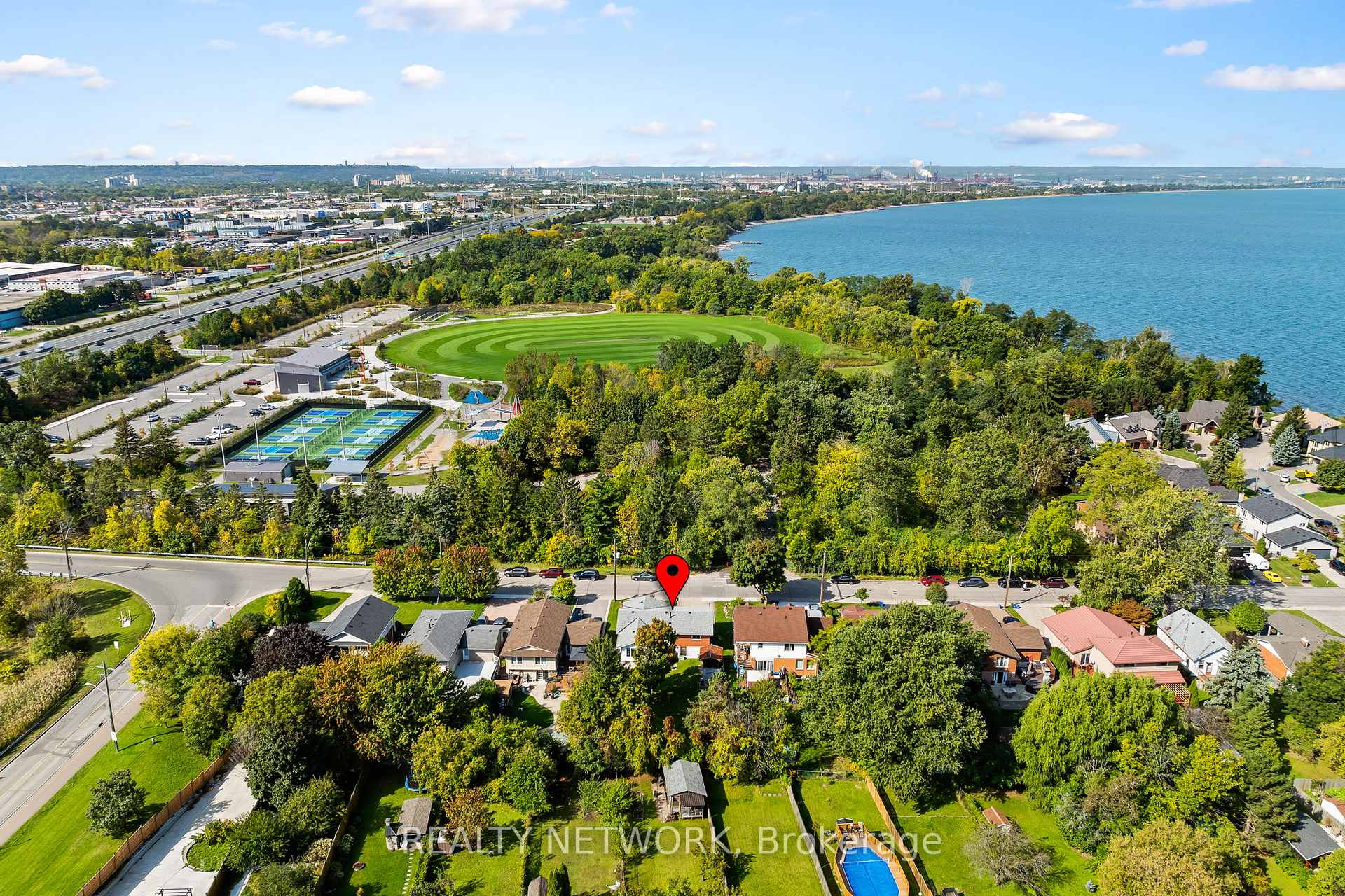 Photo 33 of 592 Grays Road, Hamilton, Confederation Park — HOMEH
