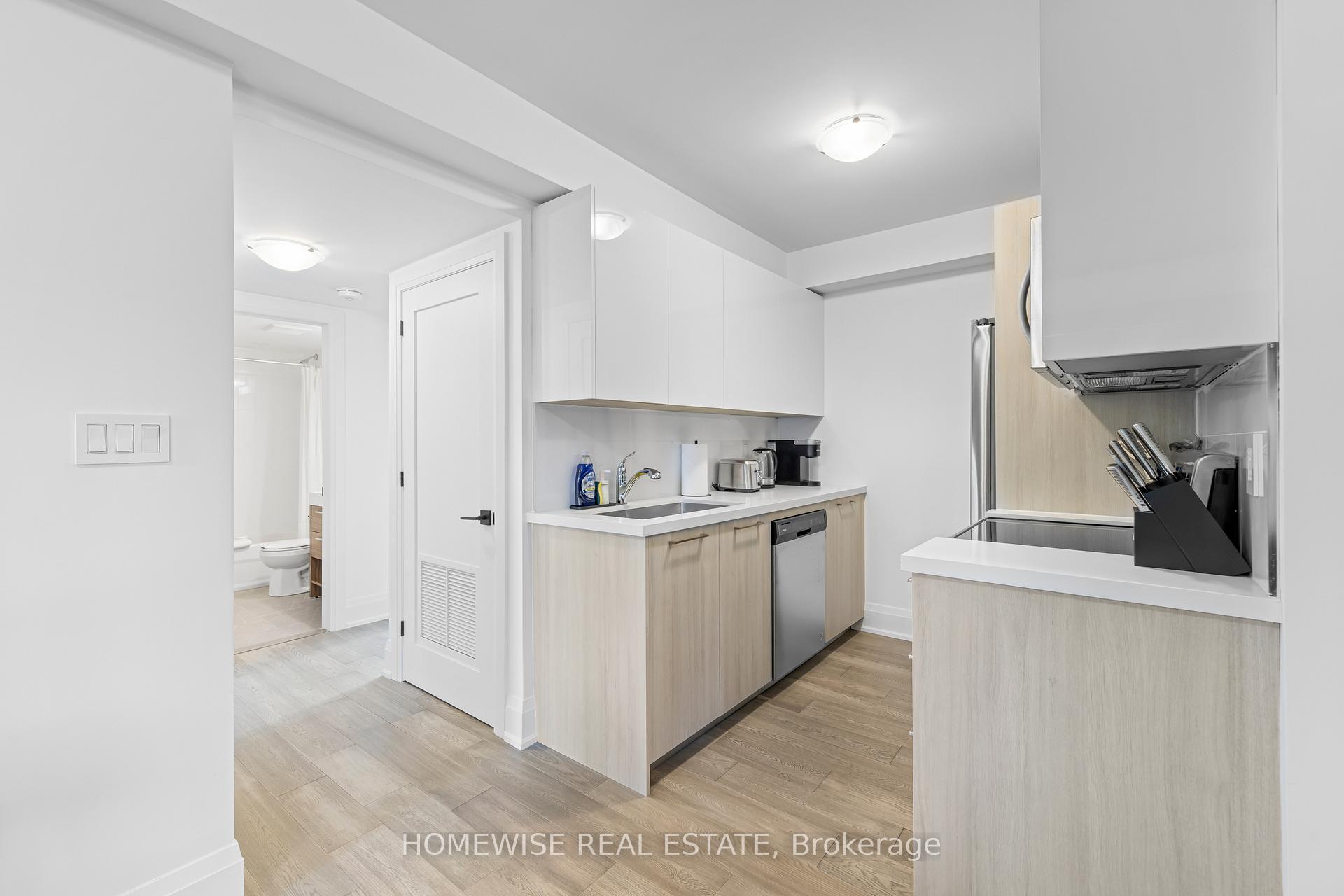 Photo 4 of Unit 3B, 1673 Bathurst Street, Toronto, Forest Hill South — HOMEH