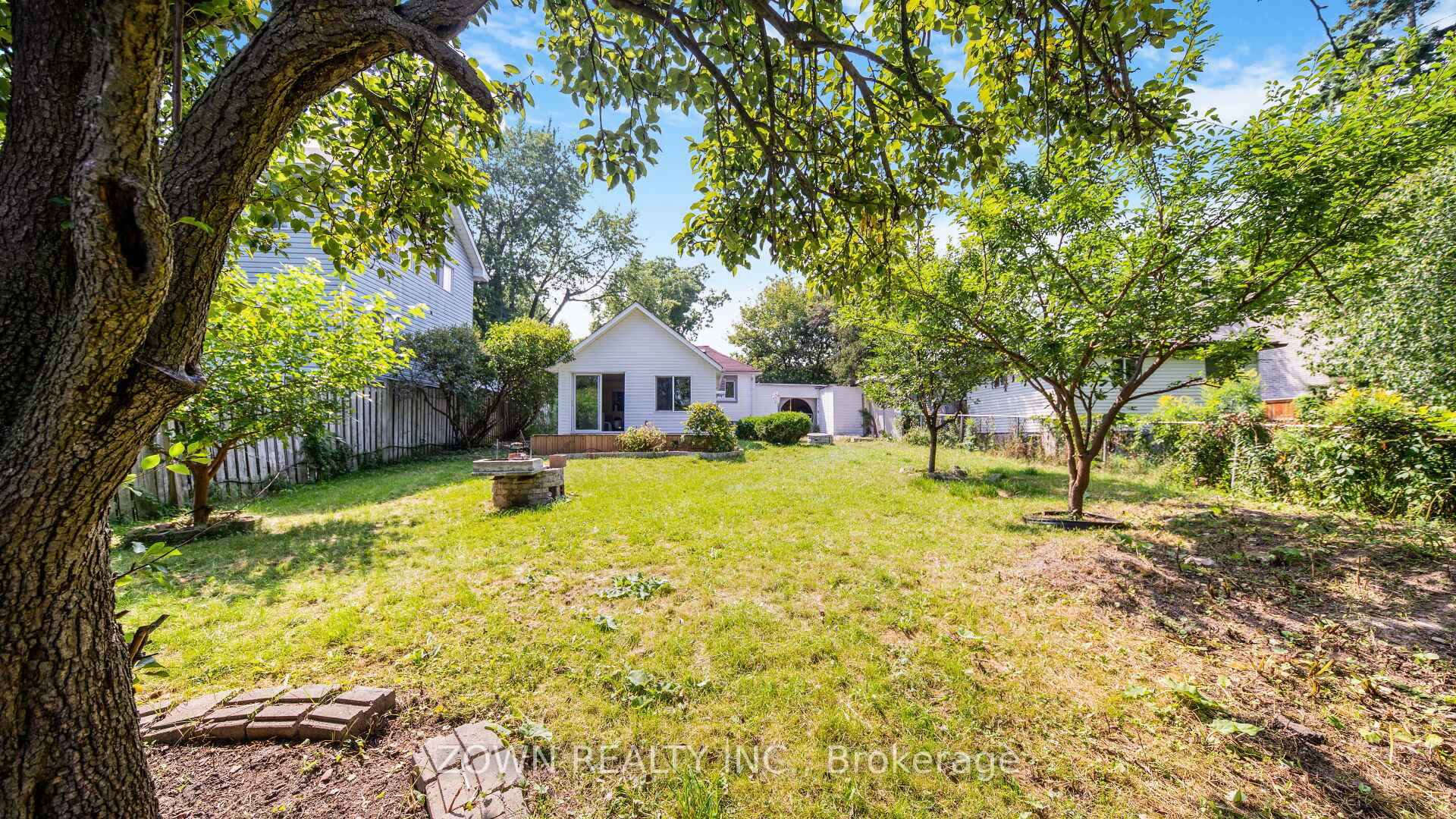 Photo 9 of 533 Park Crescent, Pickering, West Shore — HOMEH