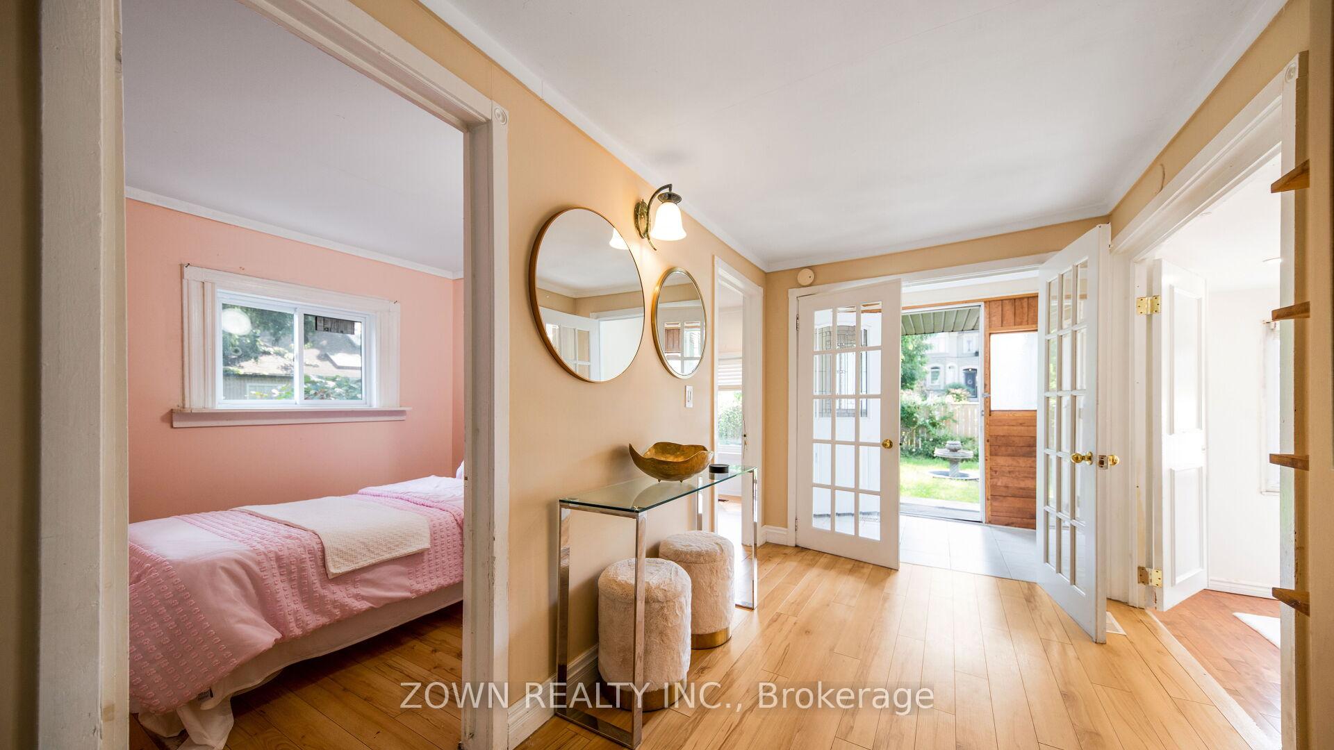 Photo 2 of 533 Park Crescent, Pickering, West Shore — HOMEH