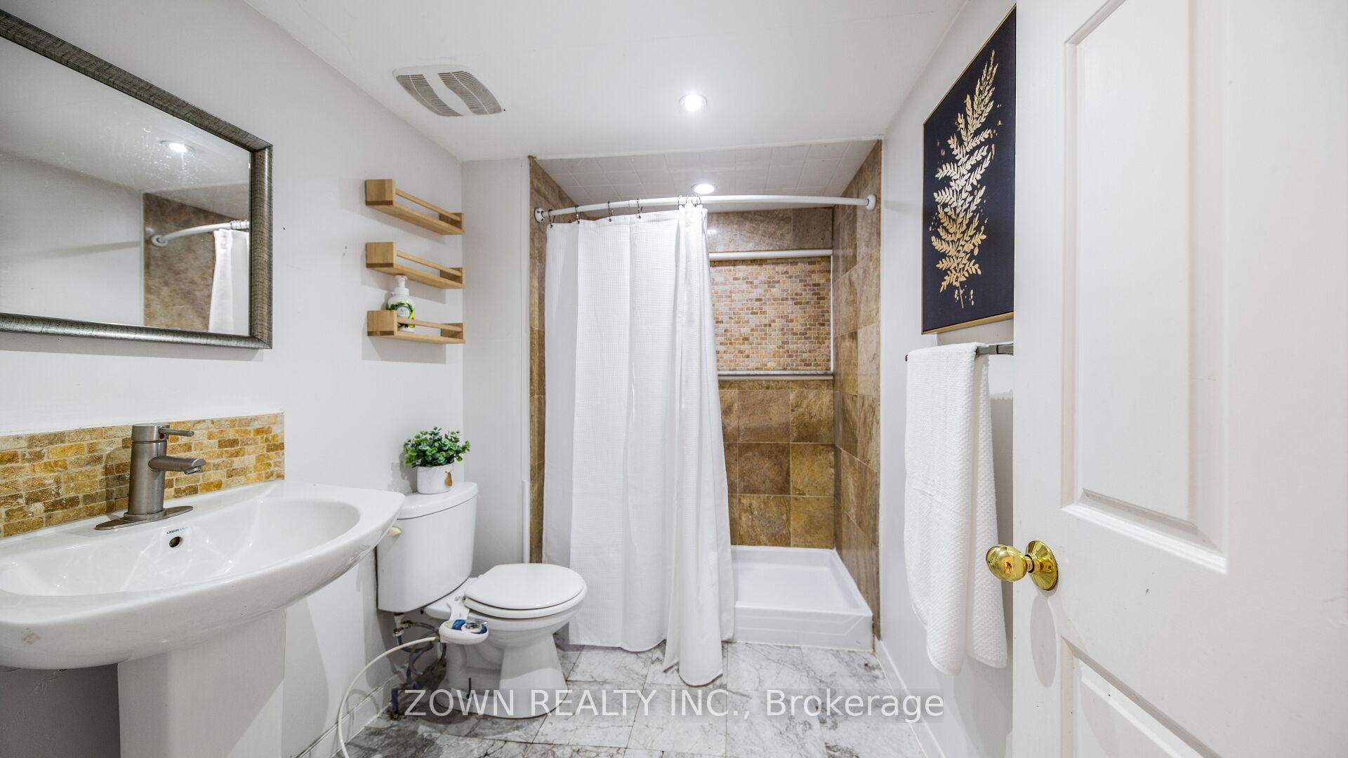 Photo 8 of 533 Park Crescent, Pickering, West Shore — HOMEH