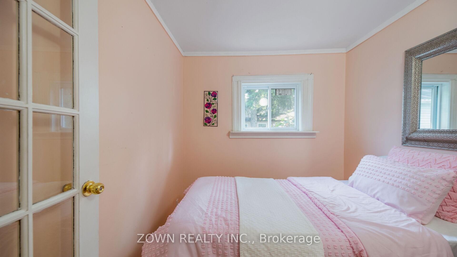 Photo 12 of 533 Park Crescent, Pickering, West Shore — HOMEH