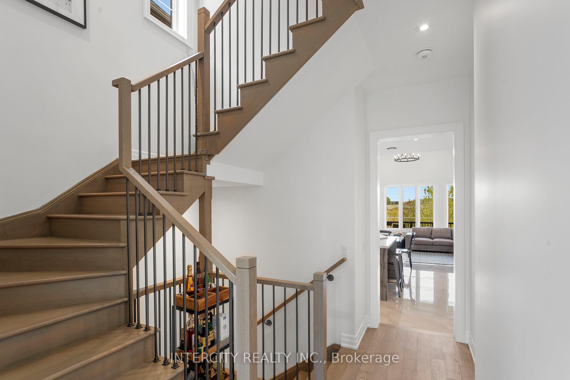 Photo 4 of 579 Kleinburg Summit Way, Vaughan, Kleinburg — HOMEH