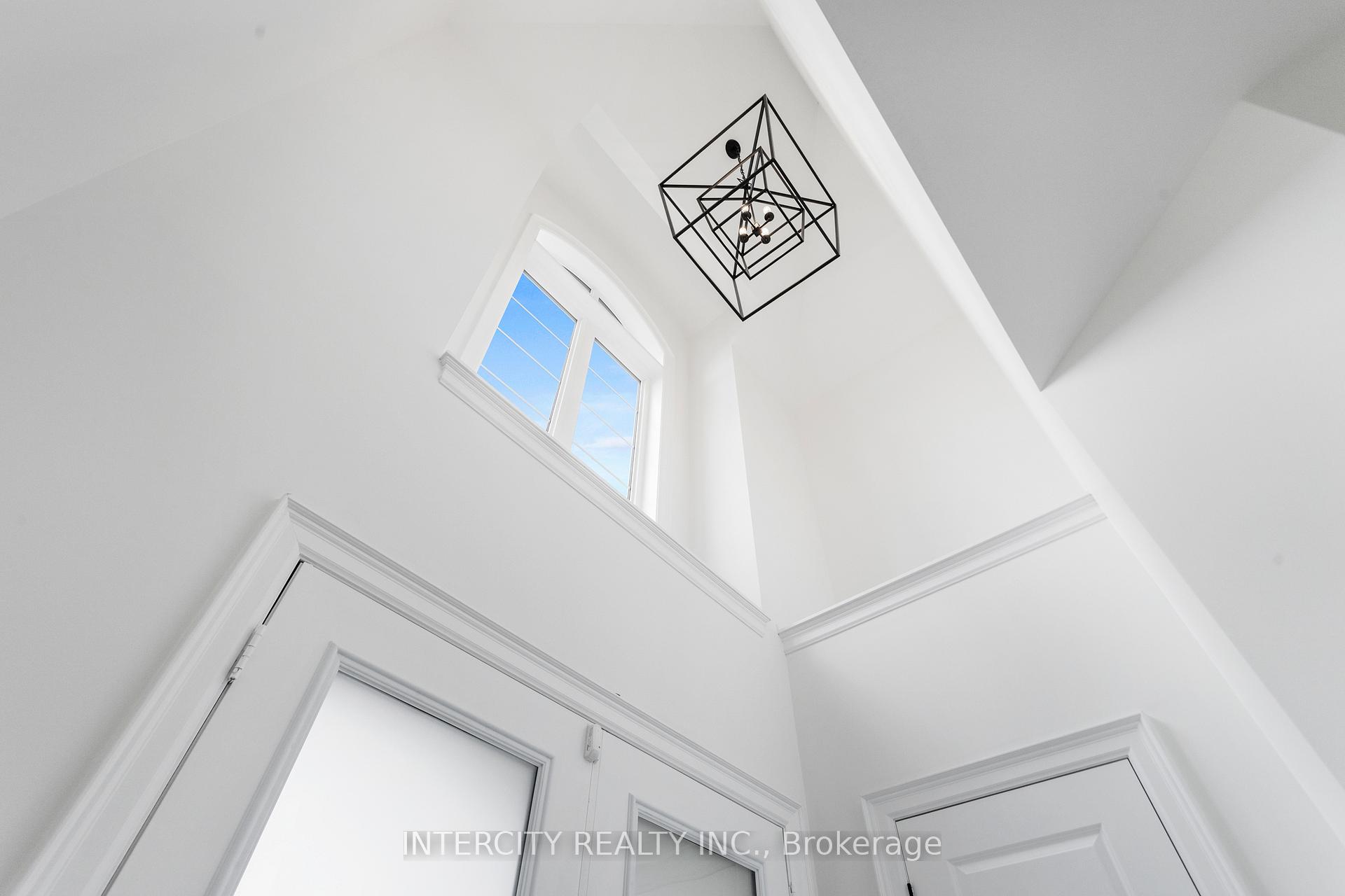 Photo 2 of 579 Kleinburg Summit Way, Vaughan, Kleinburg — HOMEH