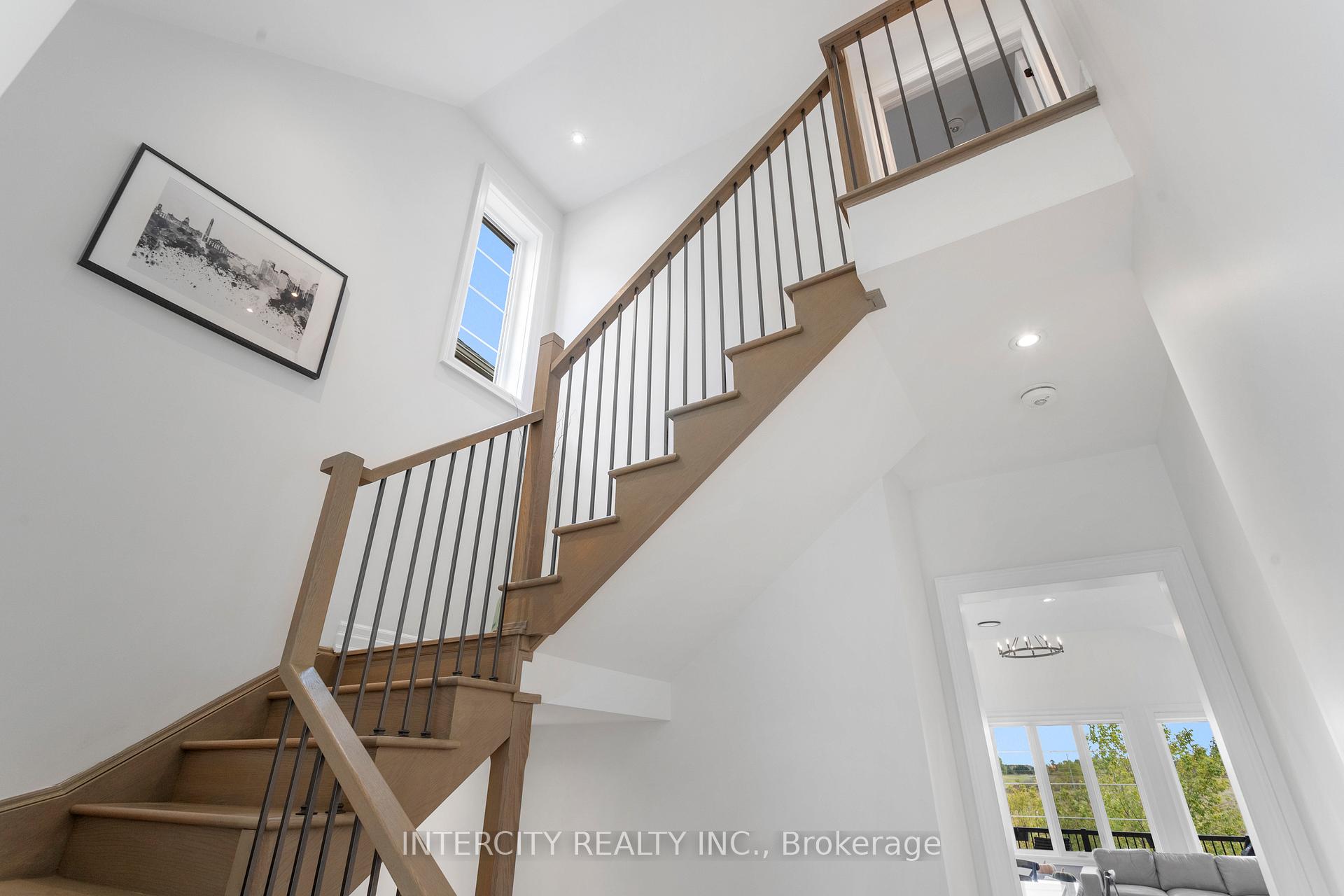 Photo 5 of 579 Kleinburg Summit Way, Vaughan, Kleinburg — HOMEH
