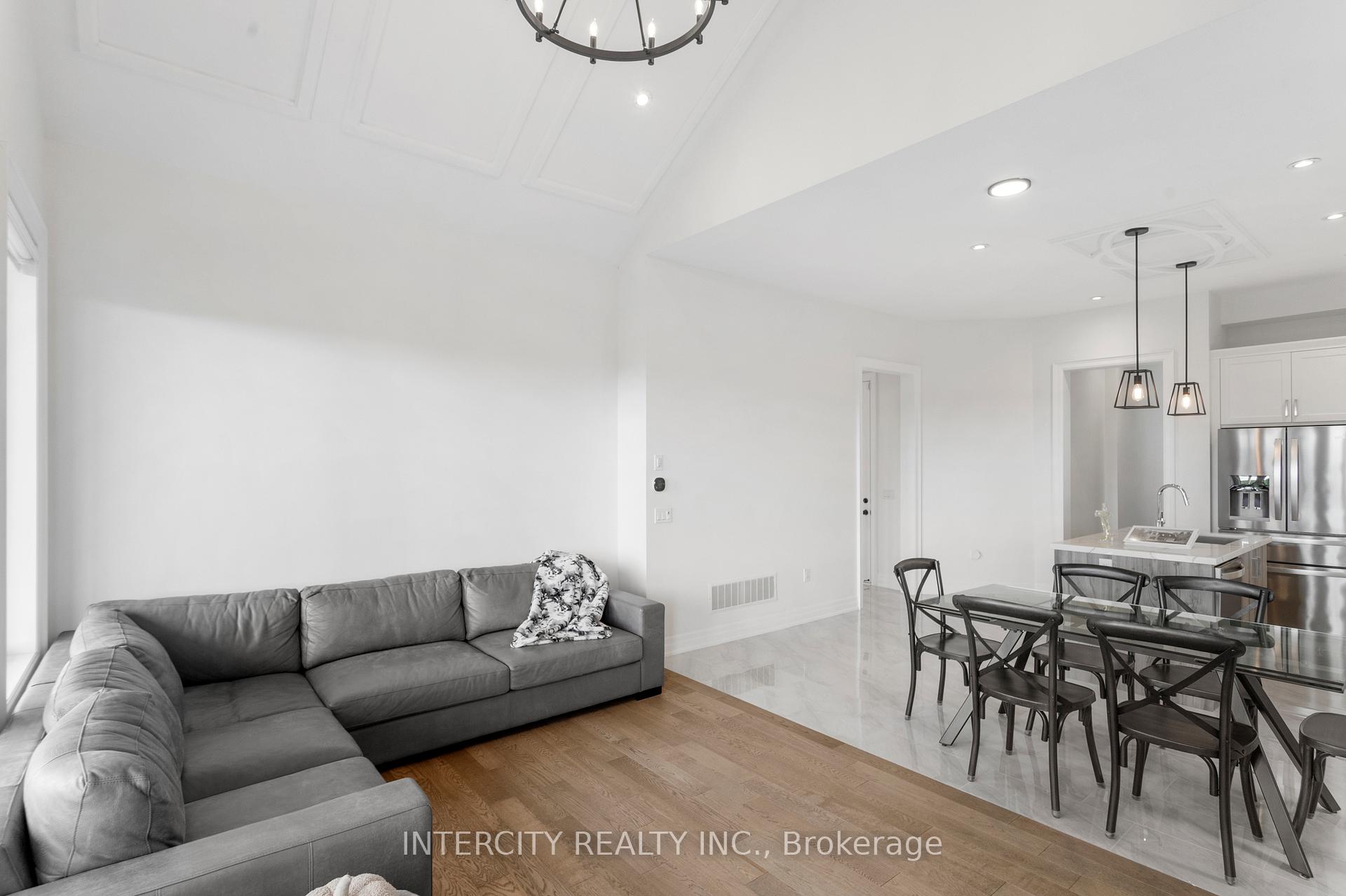 Photo 8 of 579 Kleinburg Summit Way, Vaughan, Kleinburg — HOMEH