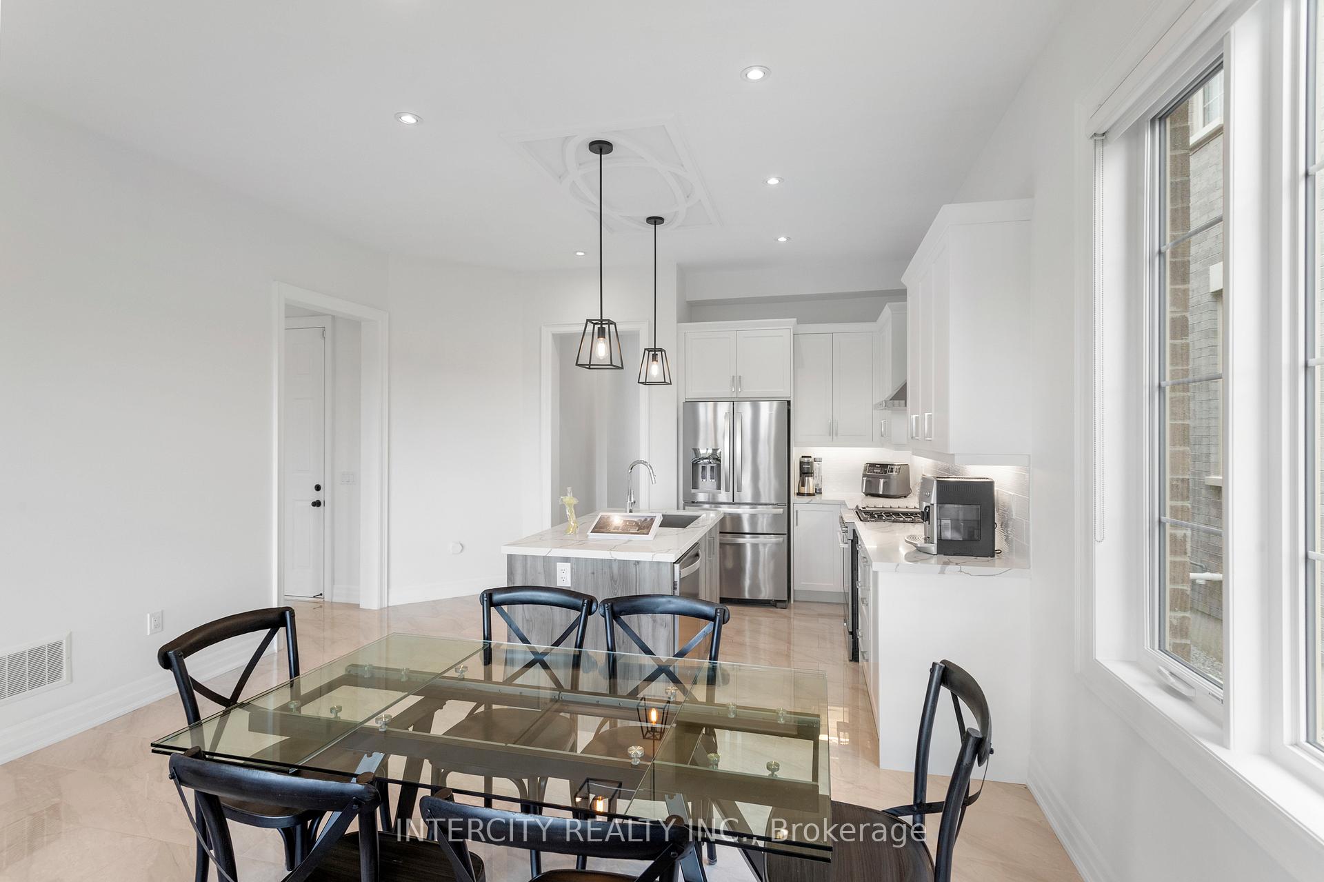 Photo 11 of 579 Kleinburg Summit Way, Vaughan, Kleinburg — HOMEH