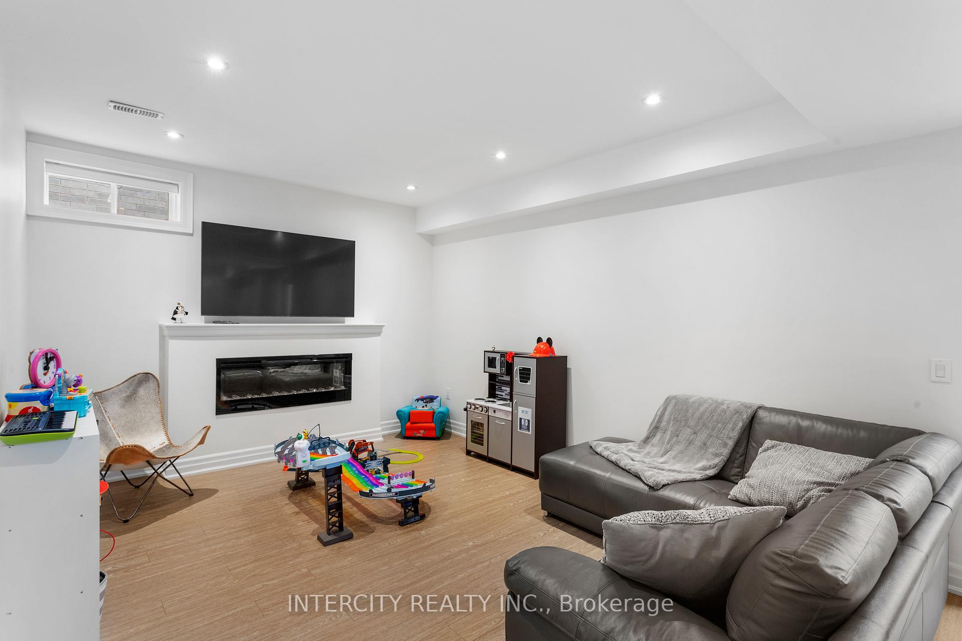 Photo 28 of 579 Kleinburg Summit Way, Vaughan, Kleinburg — HOMEH