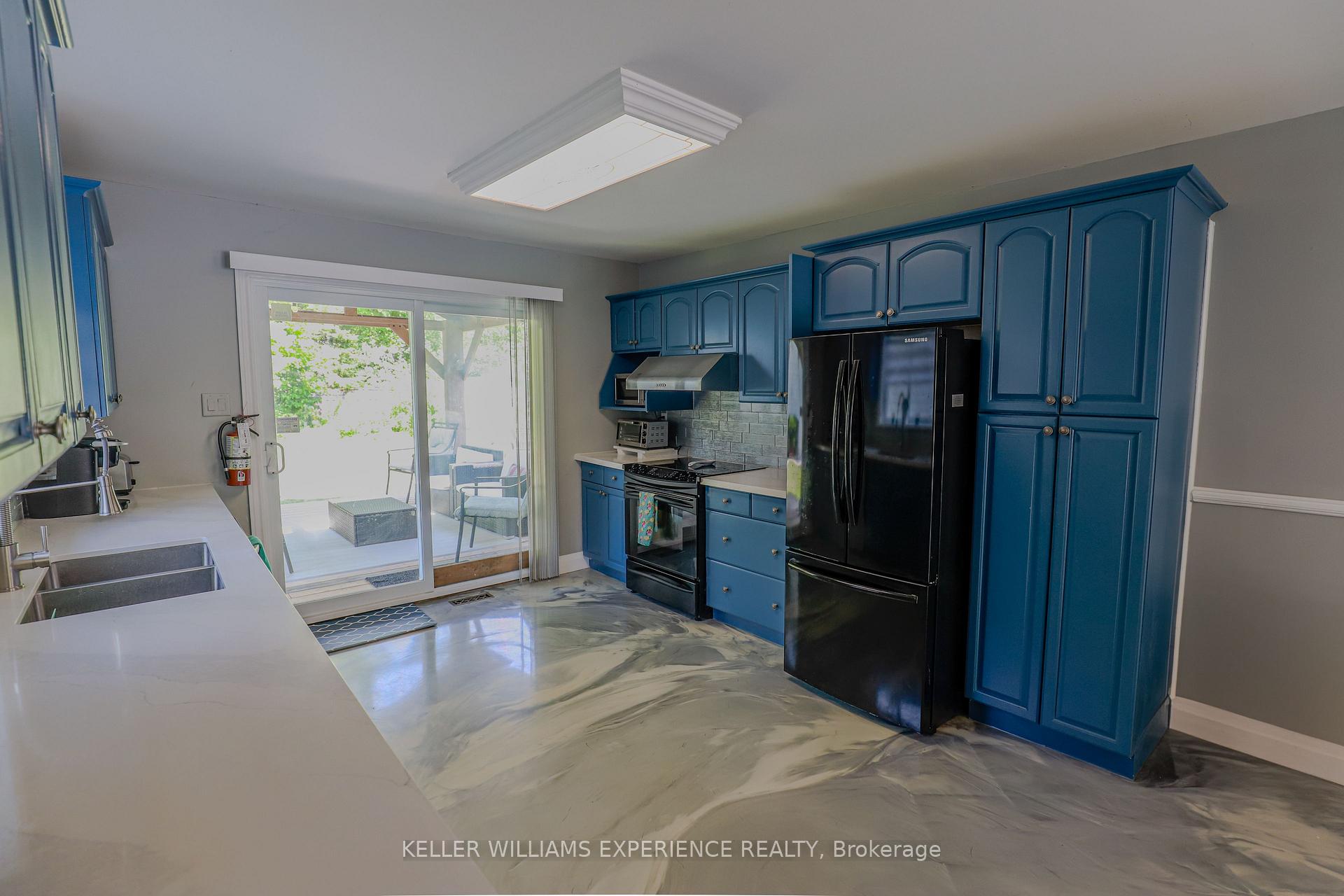 Photo 3 of 53 38th Street N, Wasaga Beach — HOMEH