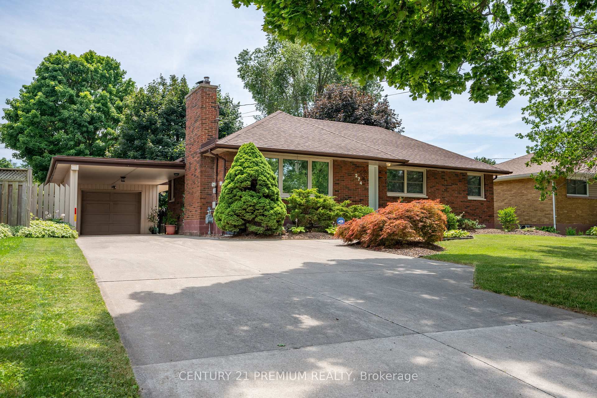 Front of 274 Tweedsmuir Avenue E
