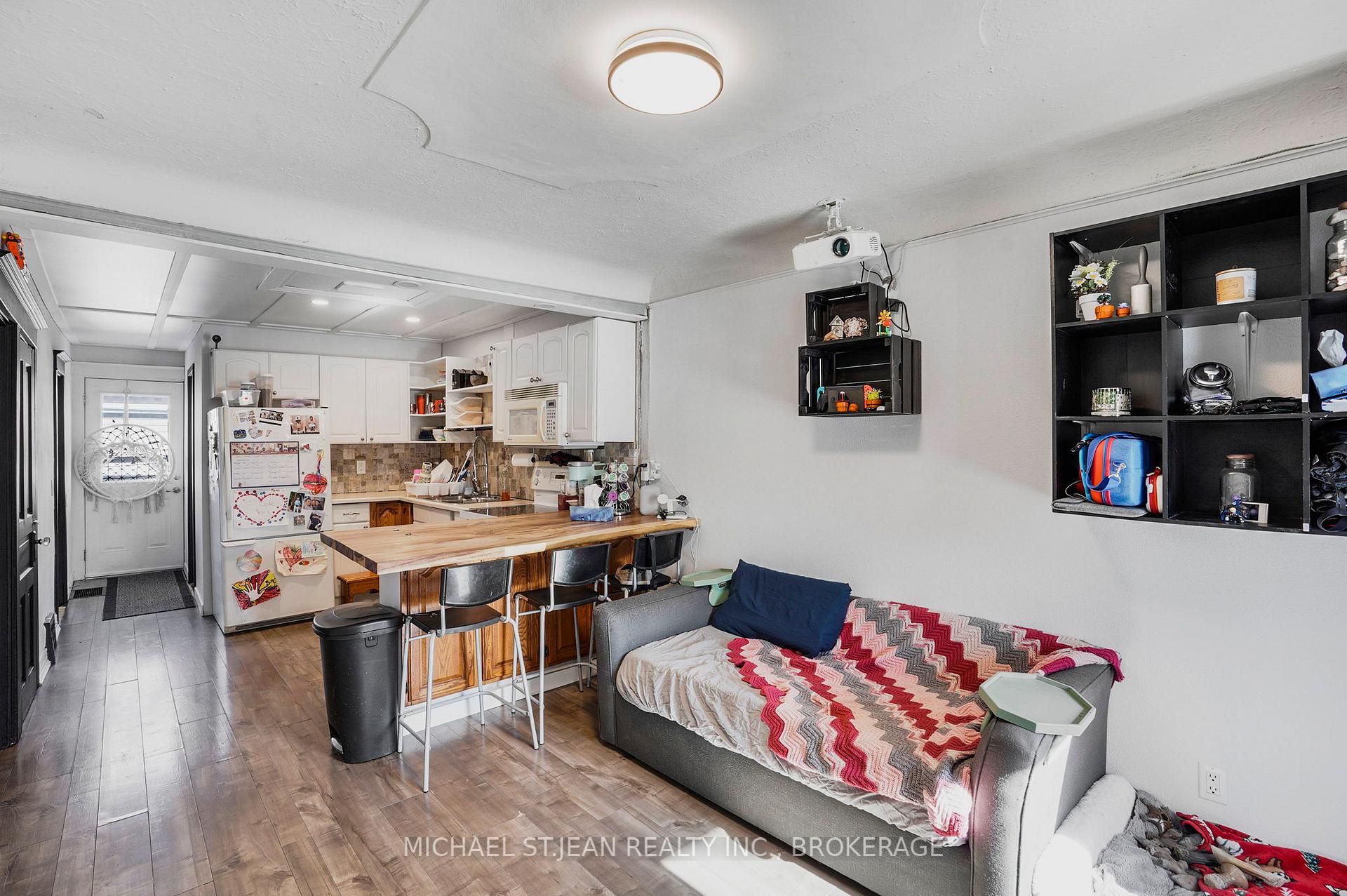 Photo 10 of 177 Mcanulty Boulevard, Hamilton, Crown Point — HOMEH