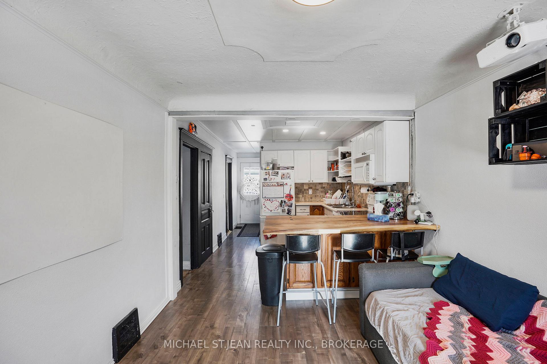 Photo 8 of 177 Mcanulty Boulevard, Hamilton, Crown Point — HOMEH