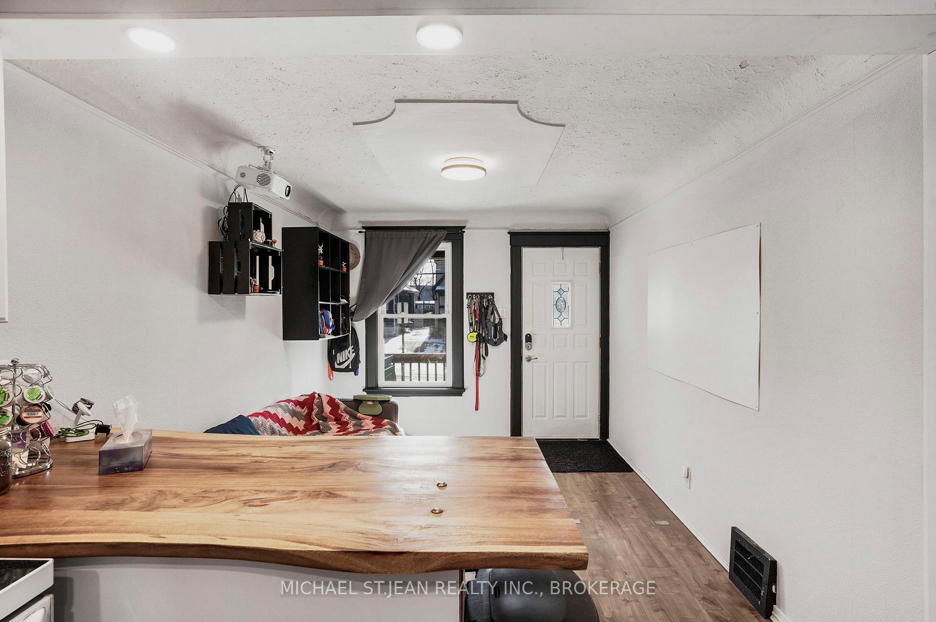 Photo 9 of 177 Mcanulty Boulevard, Hamilton, Crown Point — HOMEH