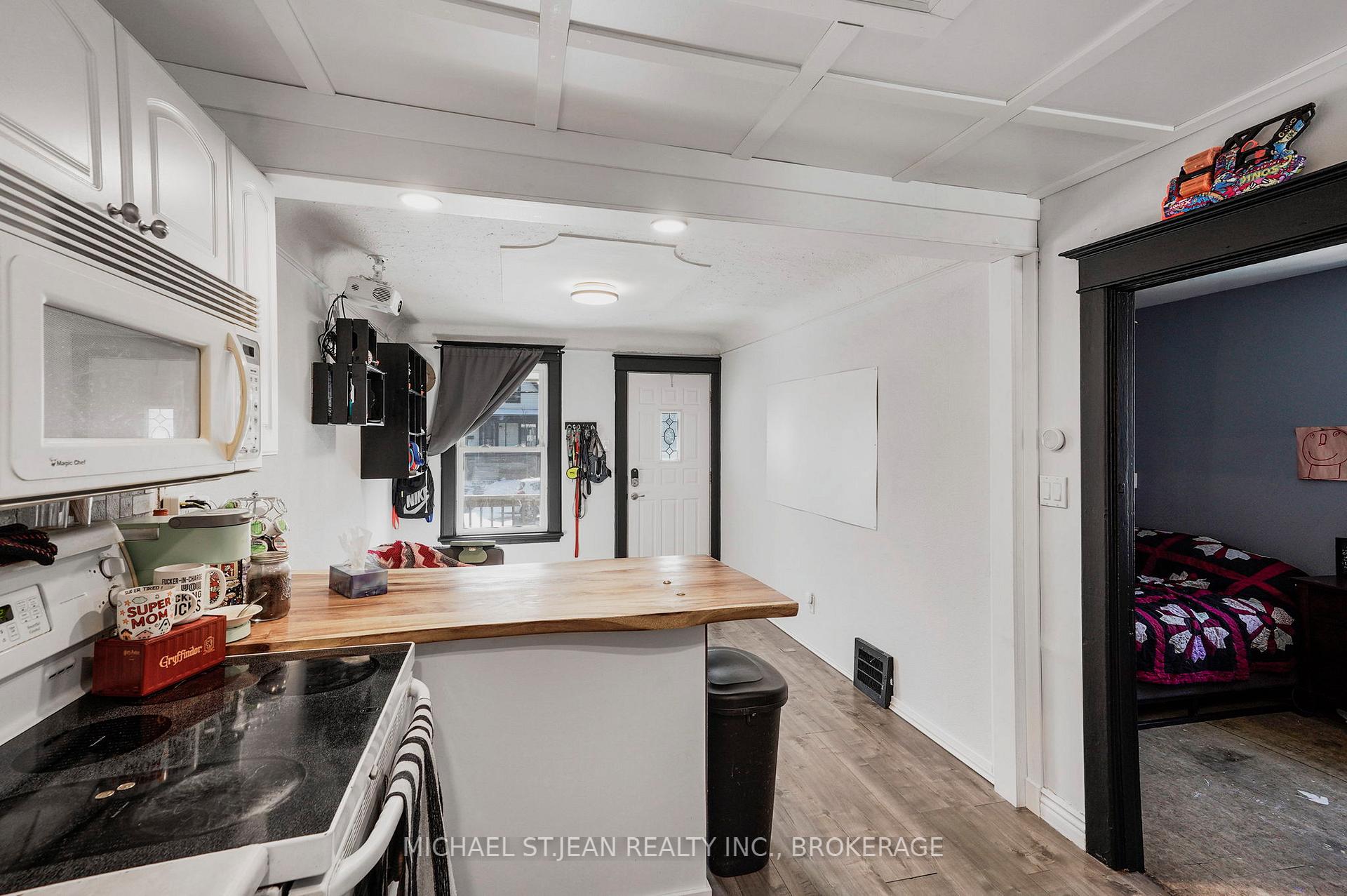 Photo 4 of 177 Mcanulty Boulevard, Hamilton, Crown Point — HOMEH