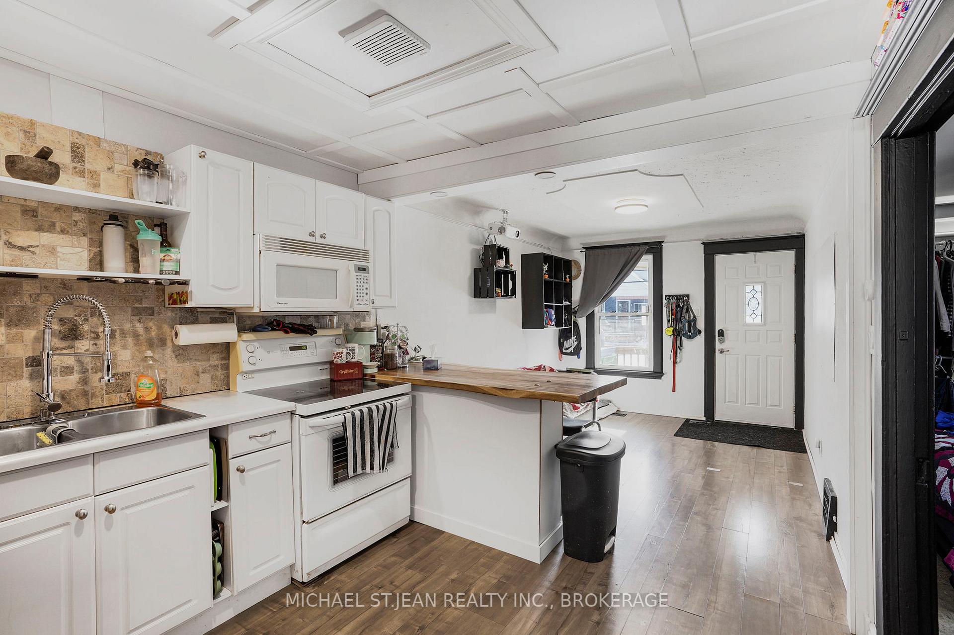 Photo 7 of 177 Mcanulty Boulevard, Hamilton, Crown Point — HOMEH