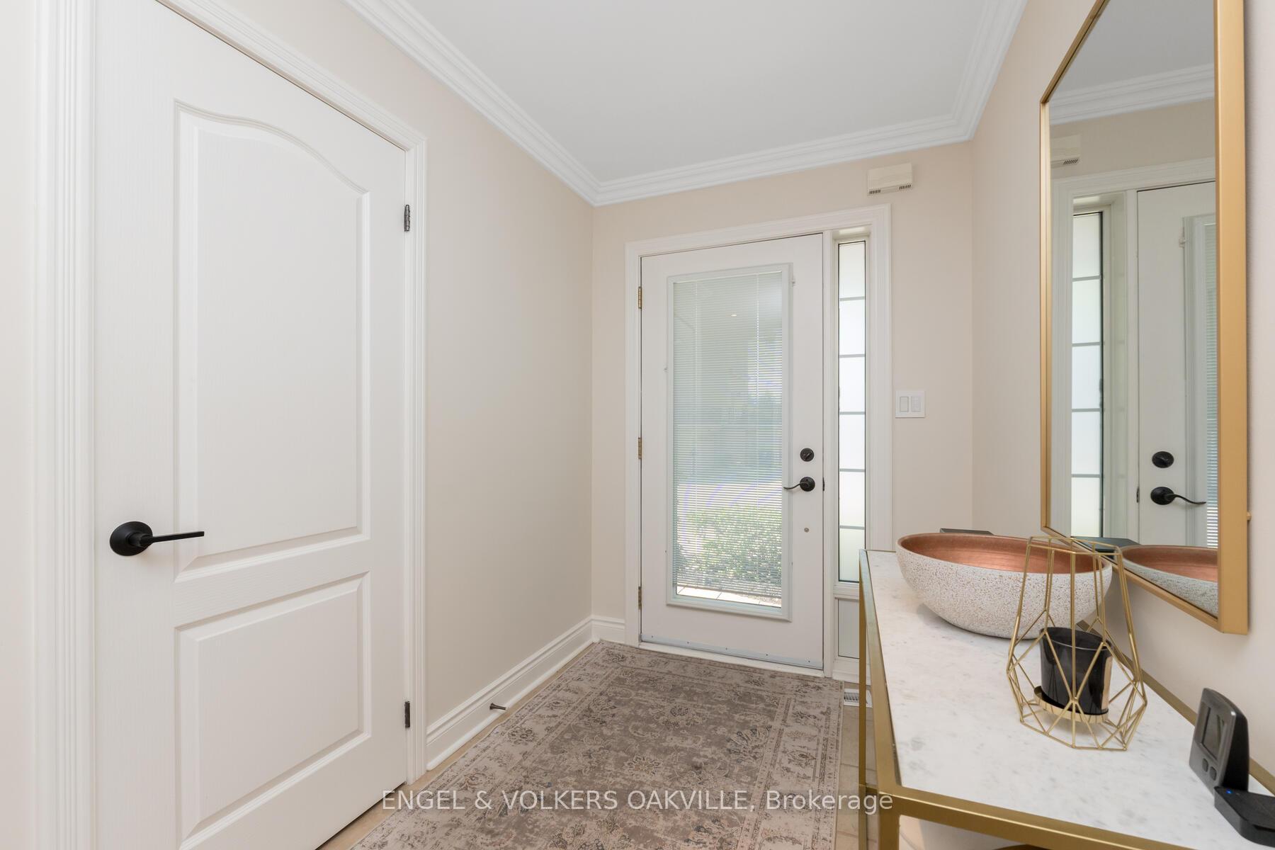 Photo 11 of 49 Yachters Lane, Etobicoke, Mimico — HOMEH