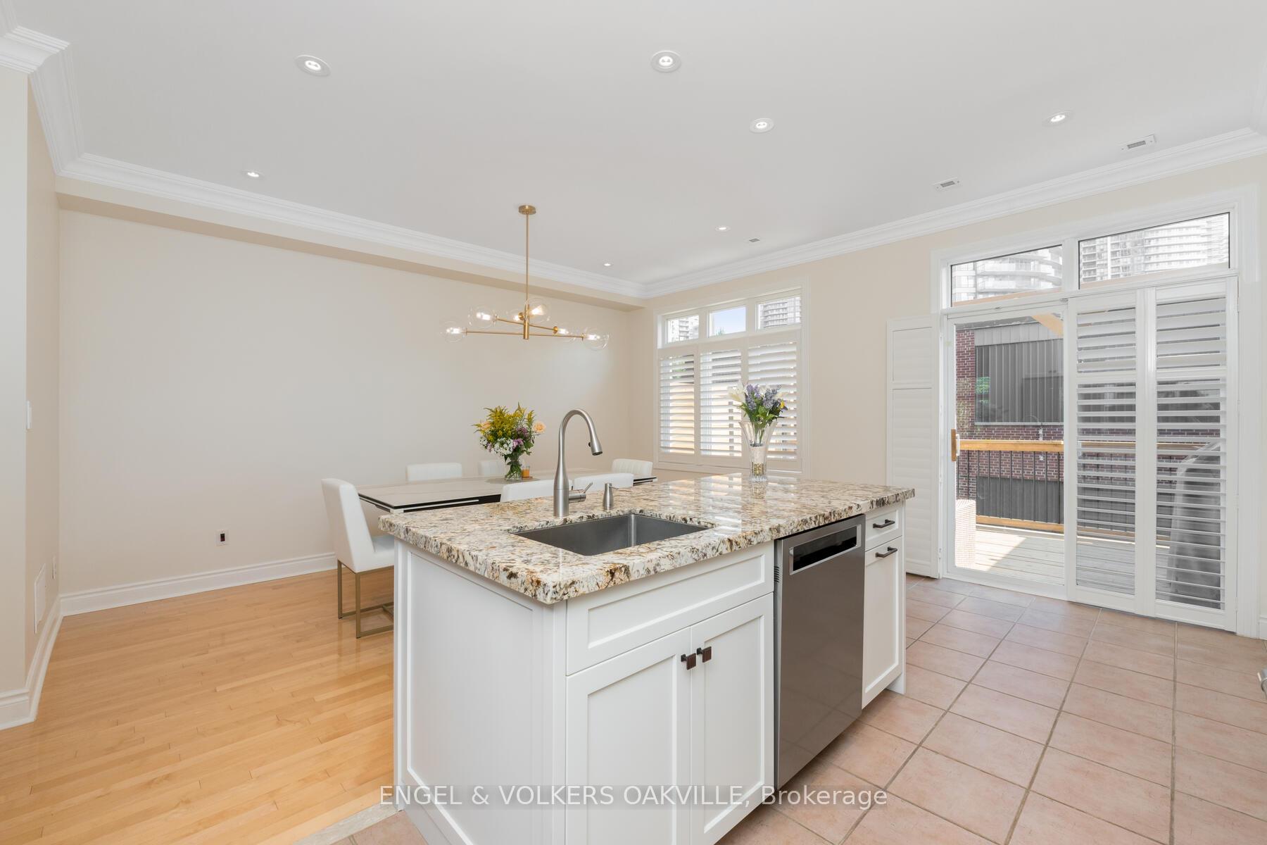 Photo 5 of 49 Yachters Lane, Etobicoke, Mimico — HOMEH