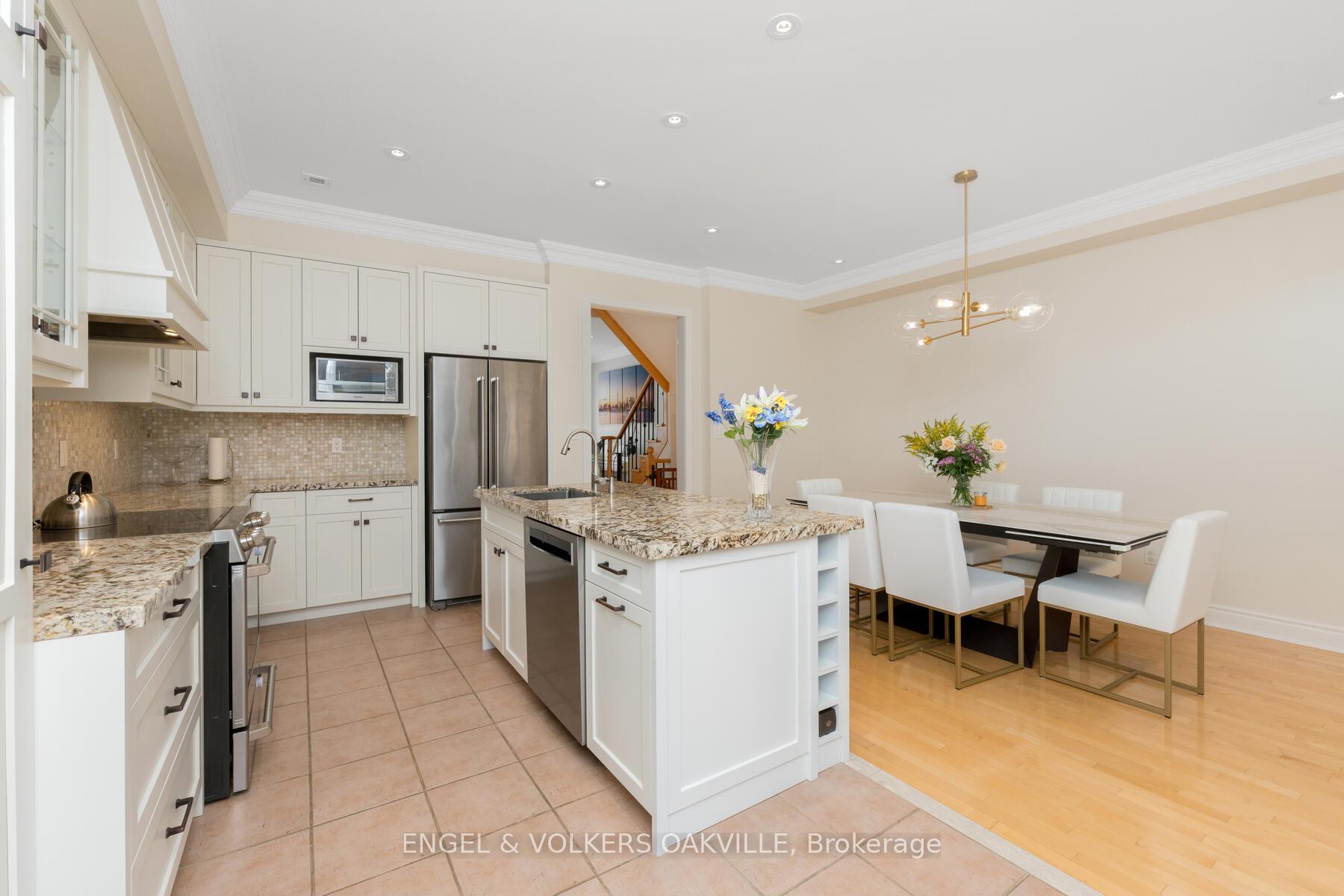 Photo 2 of 49 Yachters Lane, Etobicoke, Mimico — HOMEH