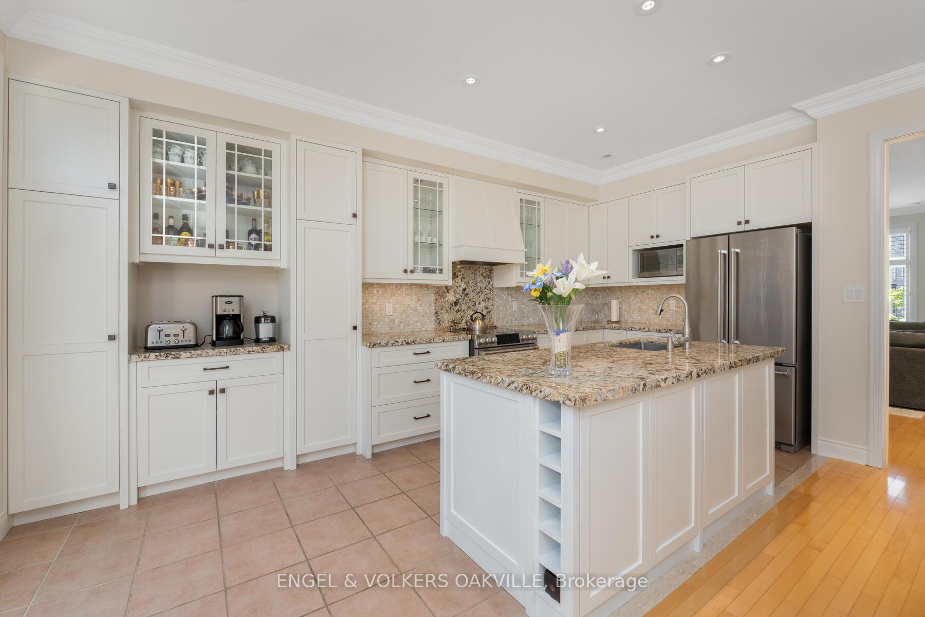 Photo 4 of 49 Yachters Lane, Etobicoke, Mimico — HOMEH