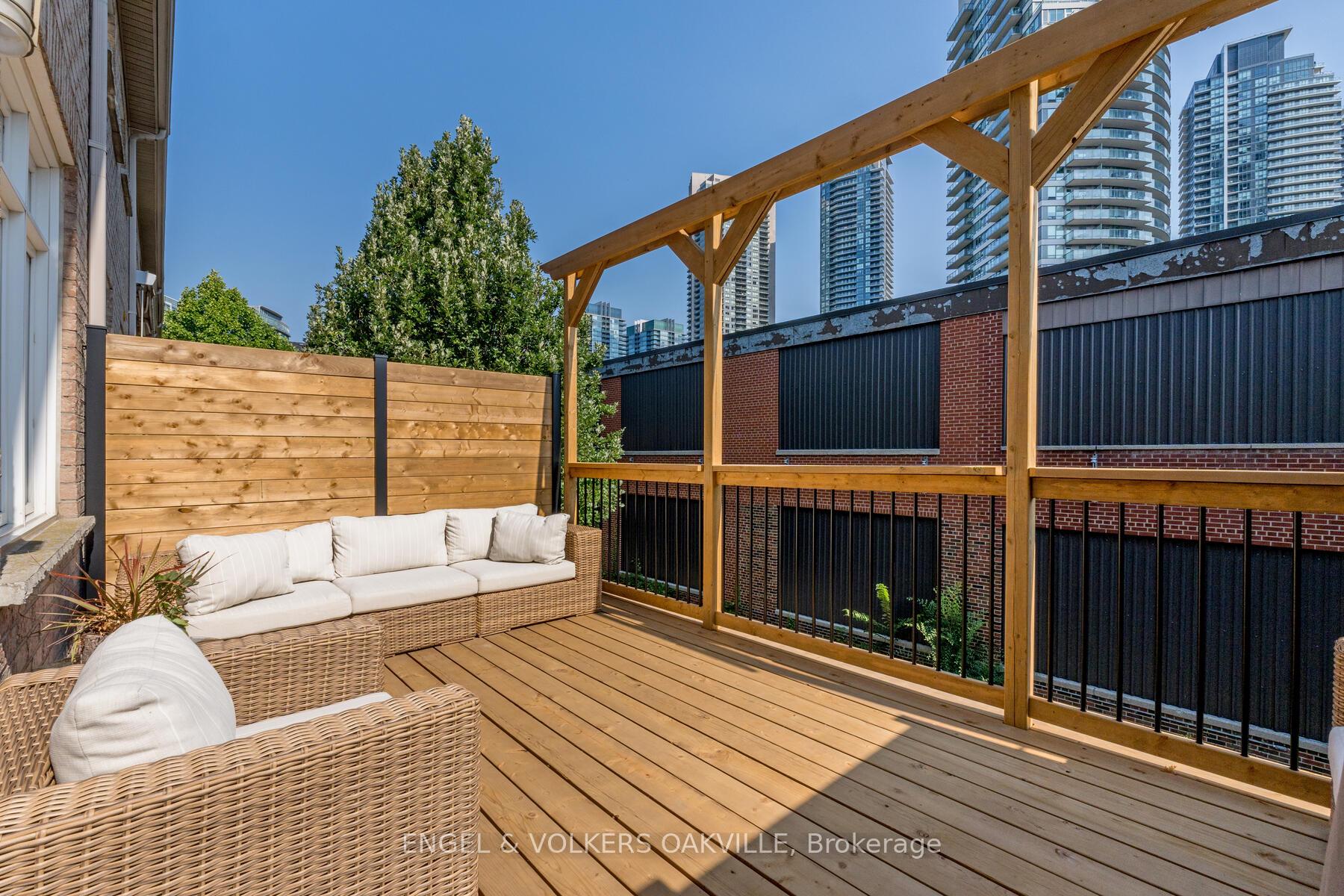 Photo 23 of 49 Yachters Lane, Etobicoke, Mimico — HOMEH