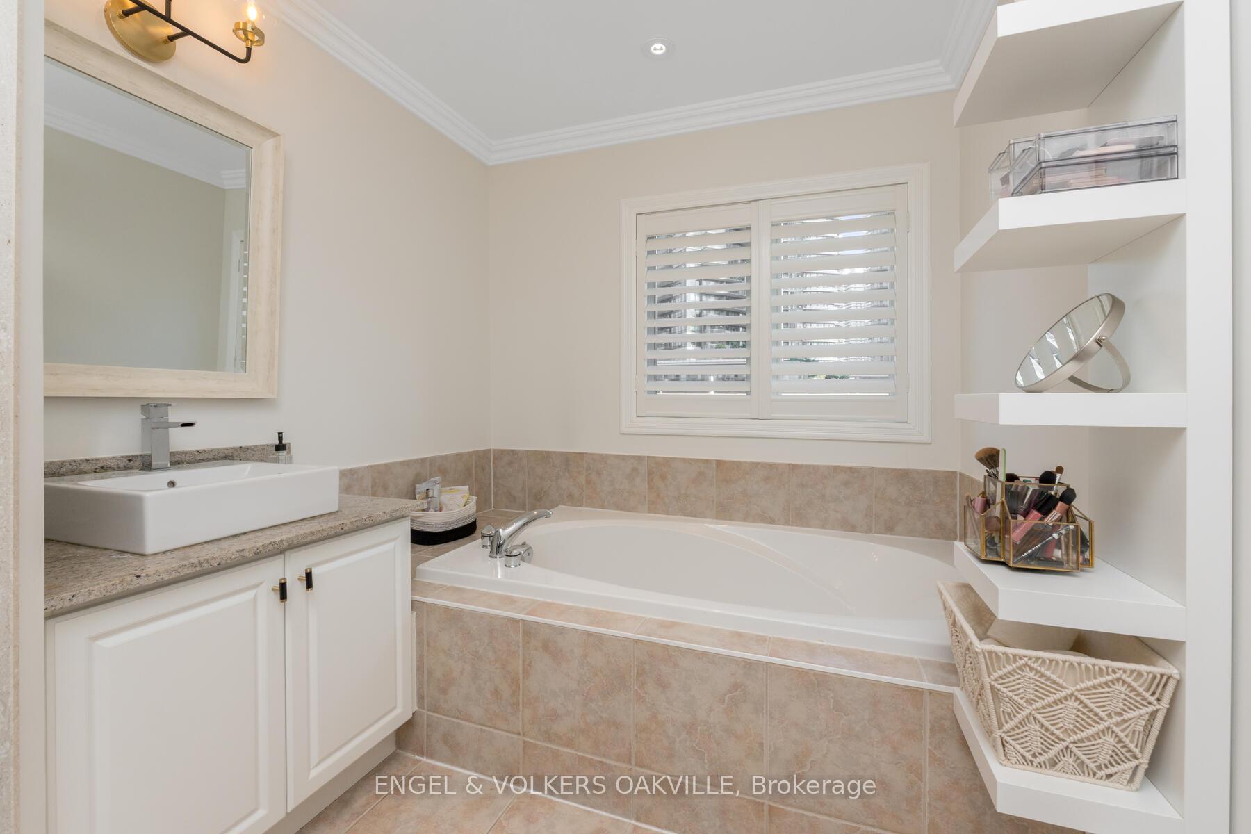 Photo 37 of 49 Yachters Lane, Etobicoke, Mimico — HOMEH