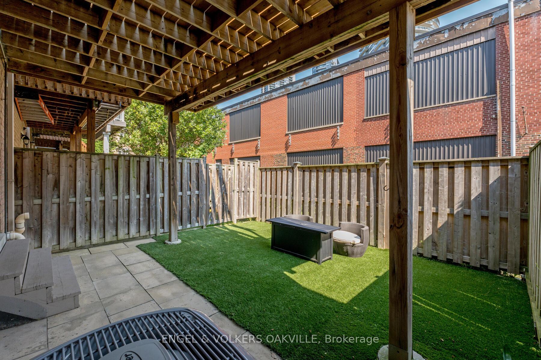 Photo 35 of 49 Yachters Lane, Etobicoke, Mimico — HOMEH
