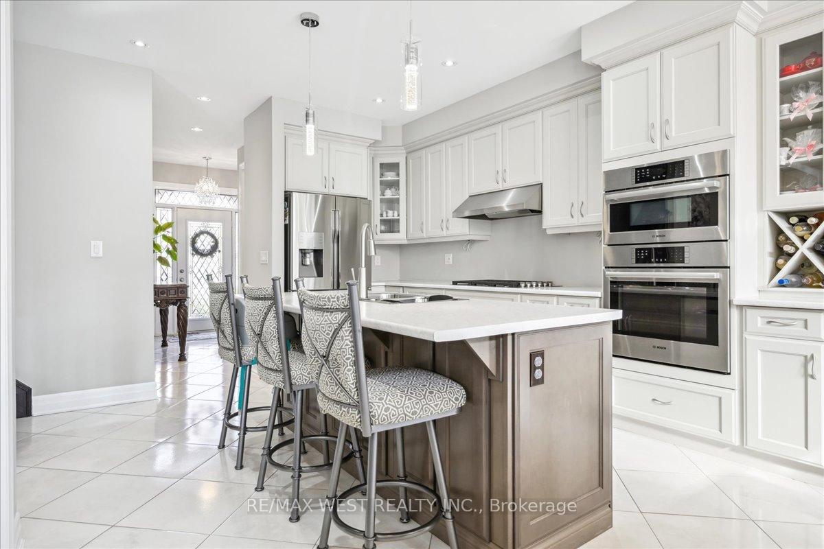 Photo 4 of 137 Stillwater Crescent, Hamilton, Waterdown — HOMEH