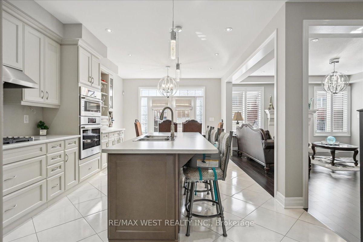 Photo 2 of 137 Stillwater Crescent, Hamilton, Waterdown — HOMEH