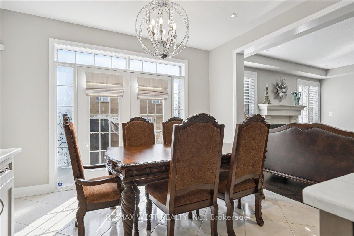 Photo 3 of 137 Stillwater Crescent, Hamilton, Waterdown — HOMEH