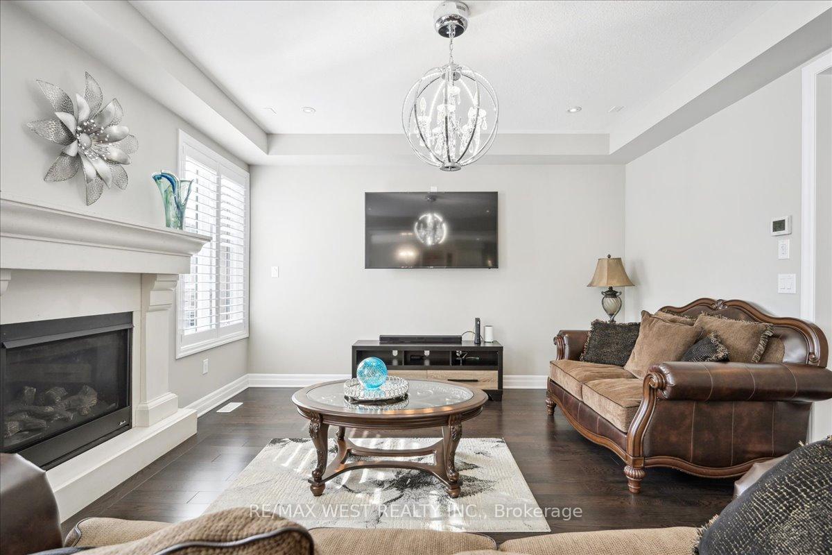 Photo 8 of 137 Stillwater Crescent, Hamilton, Waterdown — HOMEH