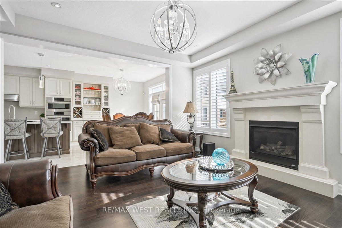 Photo 5 of 137 Stillwater Crescent, Hamilton, Waterdown — HOMEH