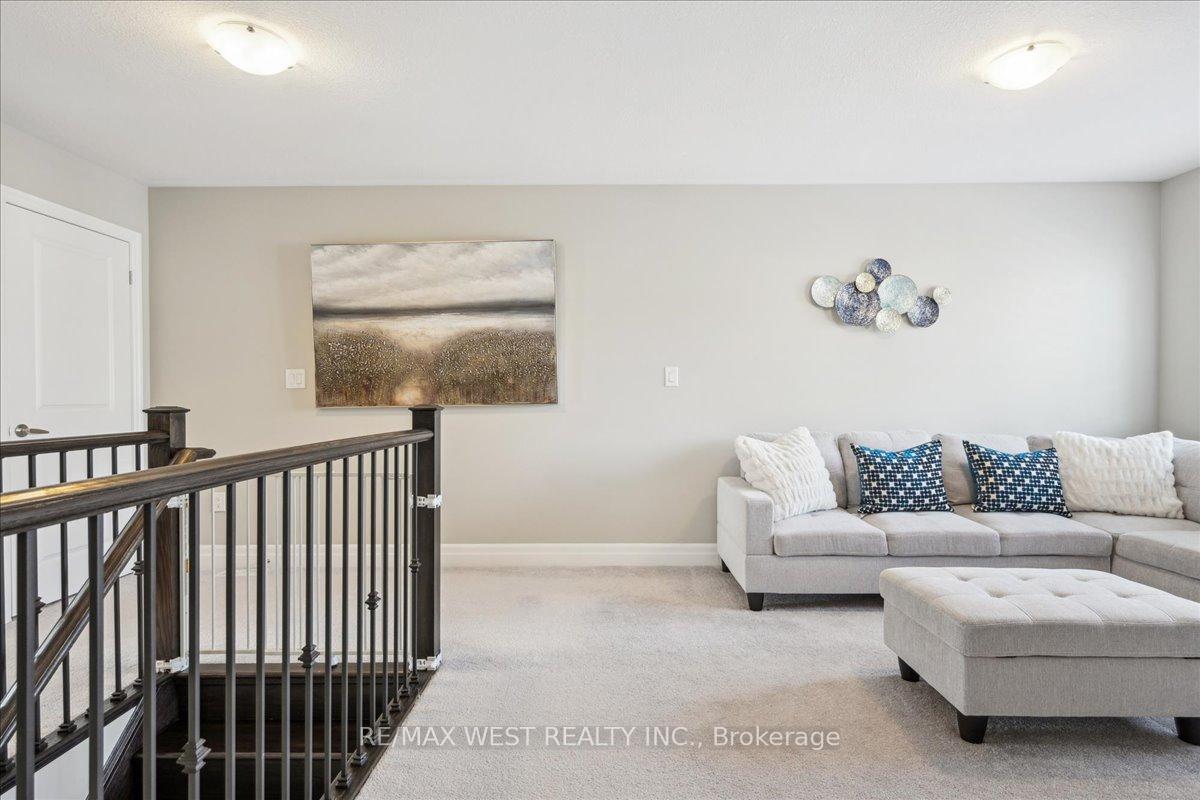 Photo 14 of 137 Stillwater Crescent, Hamilton, Waterdown — HOMEH