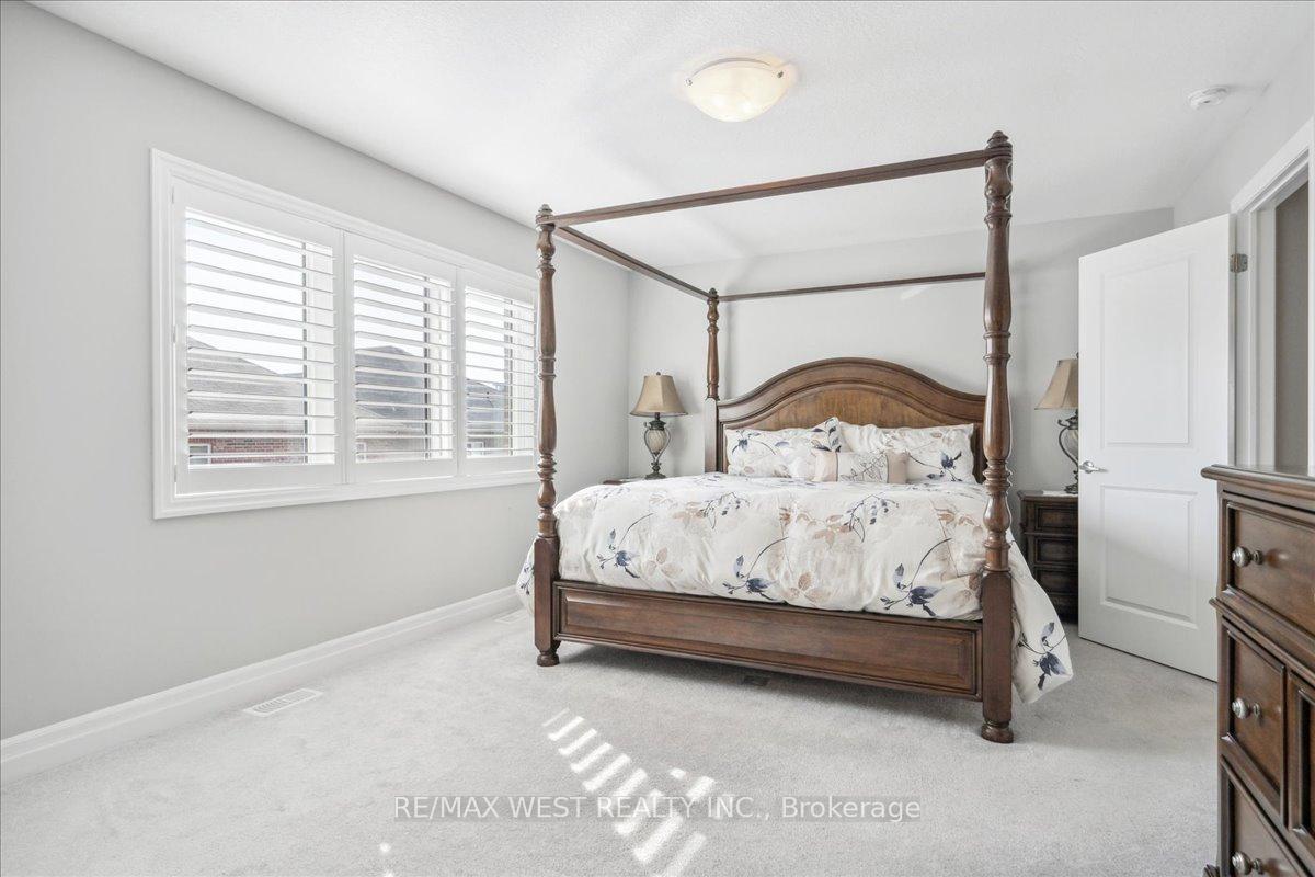 Photo 12 of 137 Stillwater Crescent, Hamilton, Waterdown — HOMEH