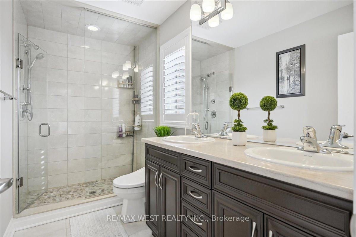 Photo 10 of 137 Stillwater Crescent, Hamilton, Waterdown — HOMEH