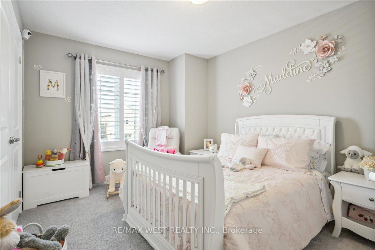 Photo 9 of 137 Stillwater Crescent, Hamilton, Waterdown — HOMEH