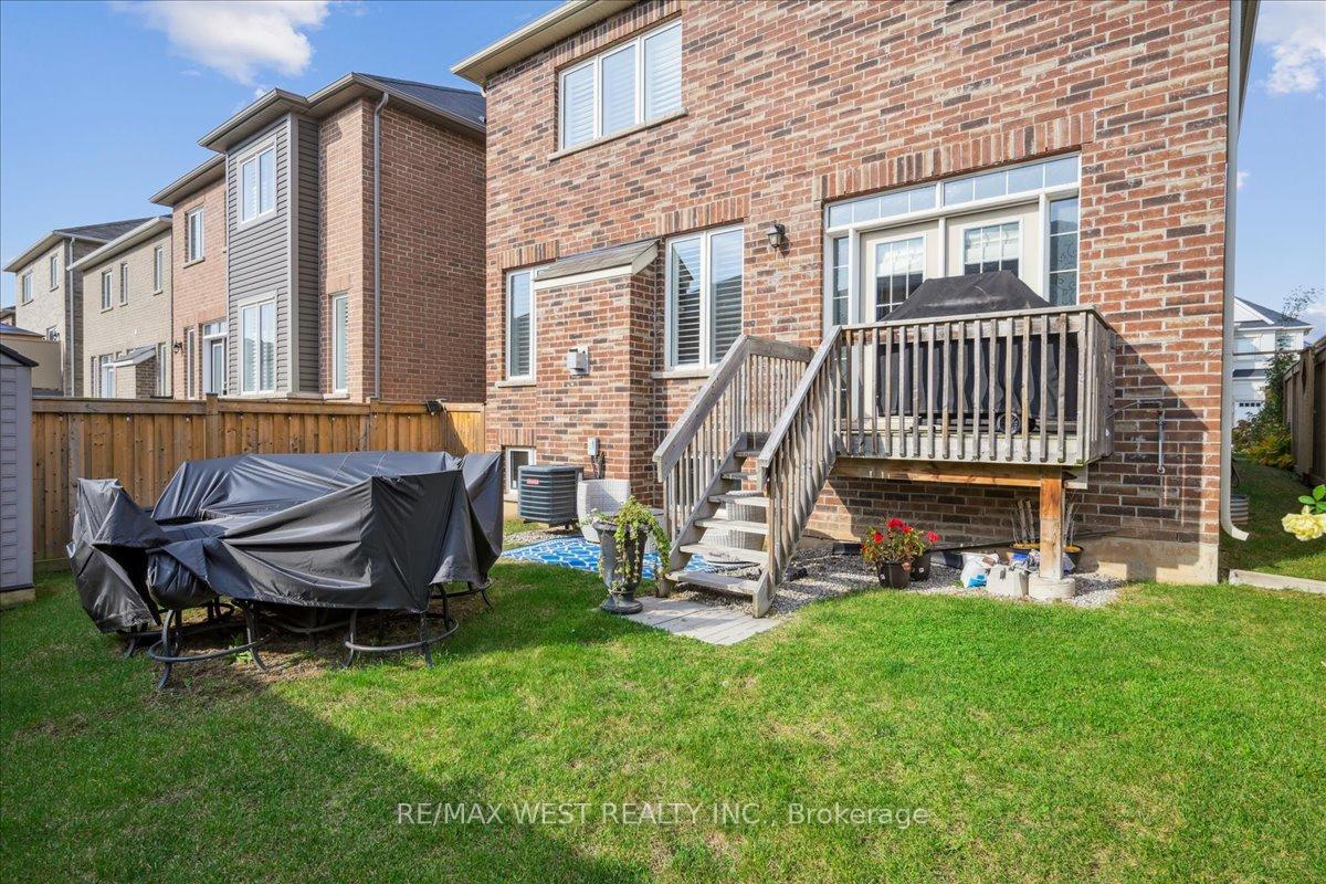Photo 7 of 137 Stillwater Crescent, Hamilton, Waterdown — HOMEH