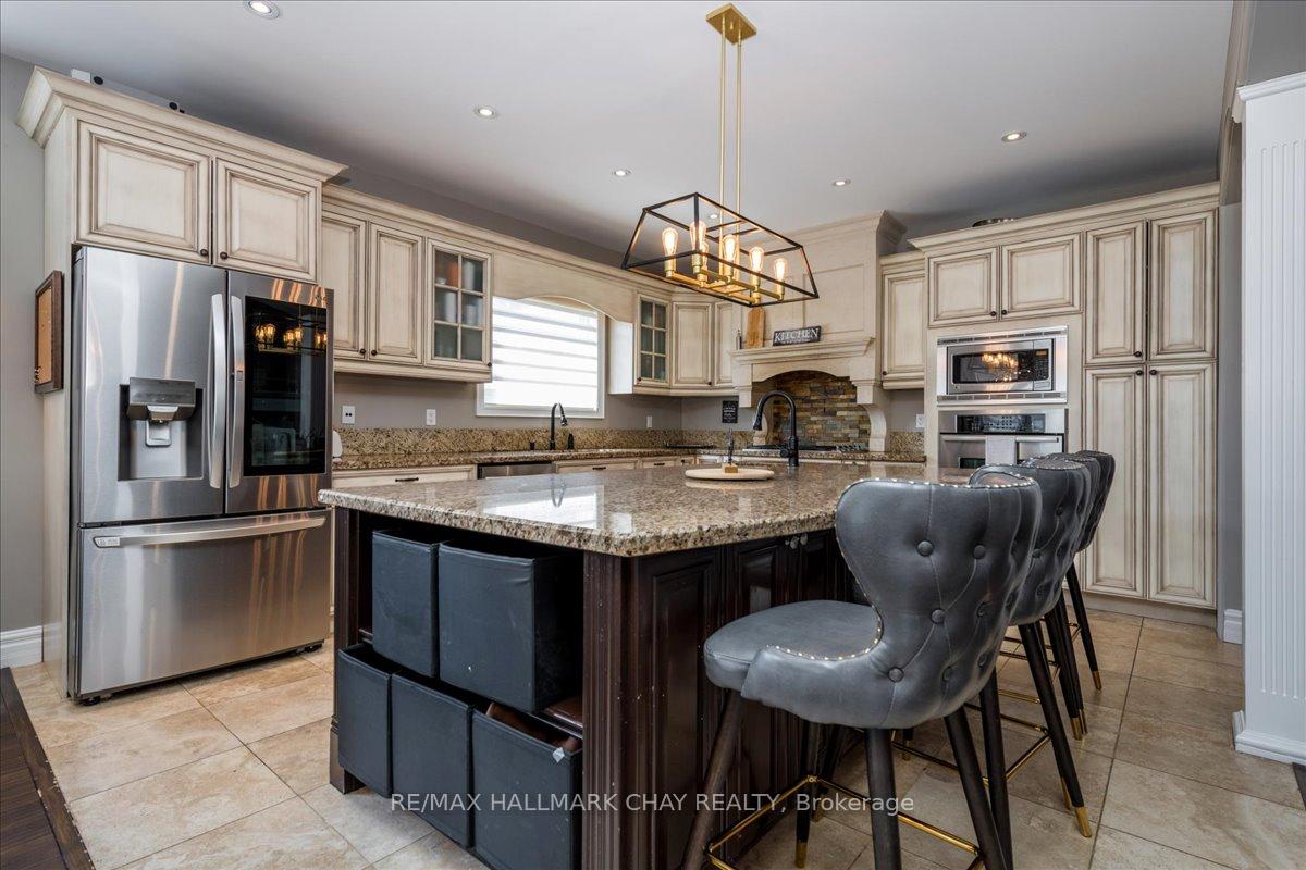Photo 31 of 49 Hamilton Drive, Newmarket, Huron Heights-Leslie Valley — HOMEH