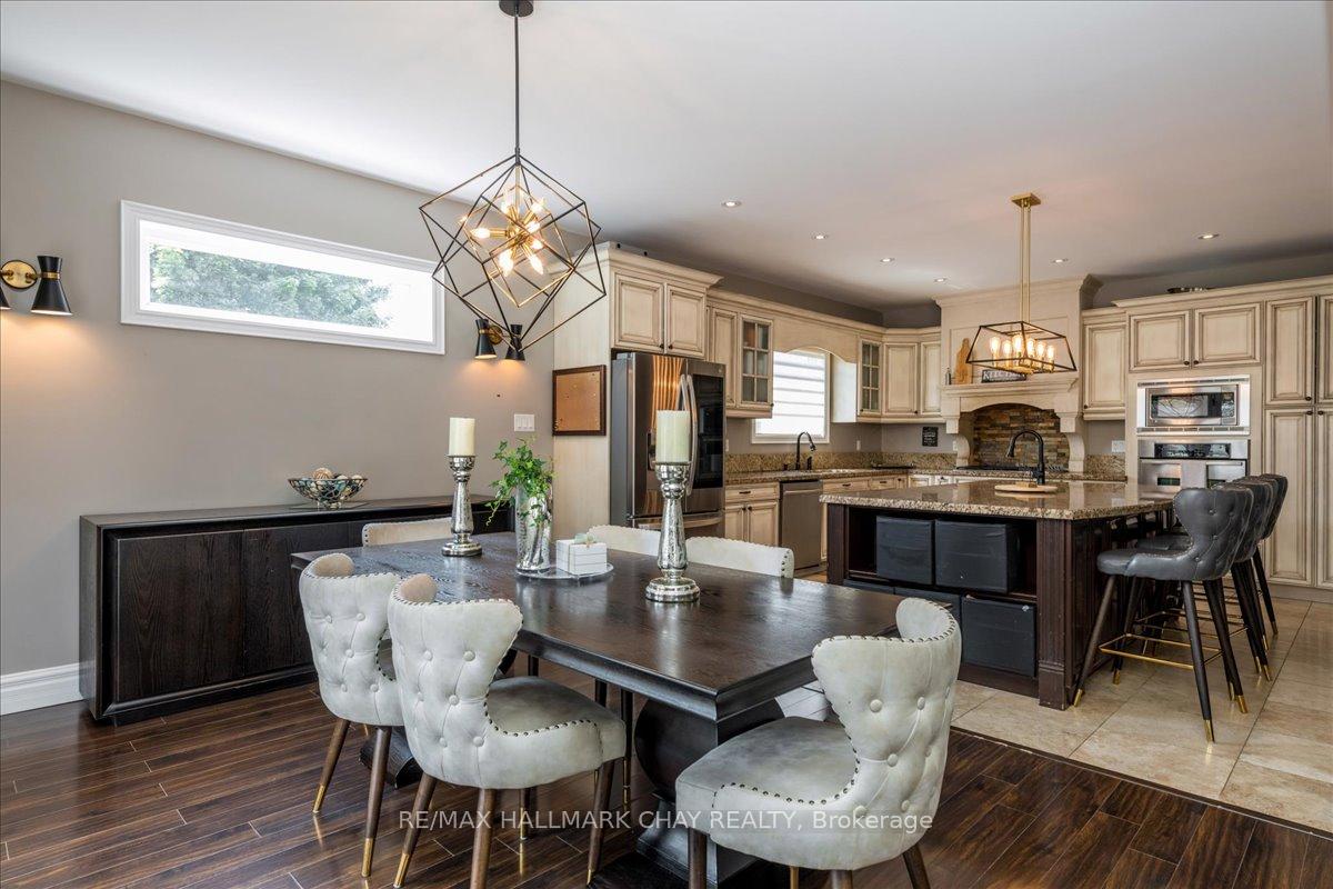 Photo 6 of 49 Hamilton Drive, Newmarket, Huron Heights-Leslie Valley — HOMEH
