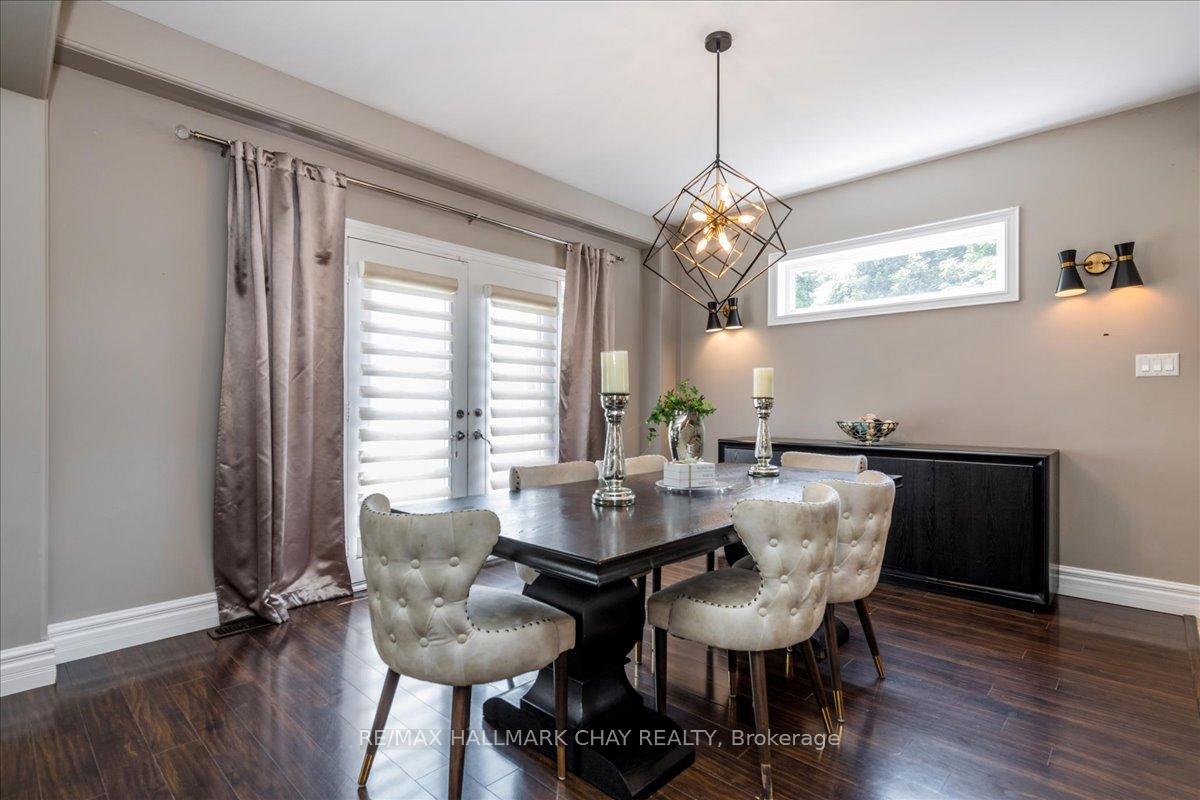 Photo 10 of 49 Hamilton Drive, Newmarket, Huron Heights-Leslie Valley — HOMEH