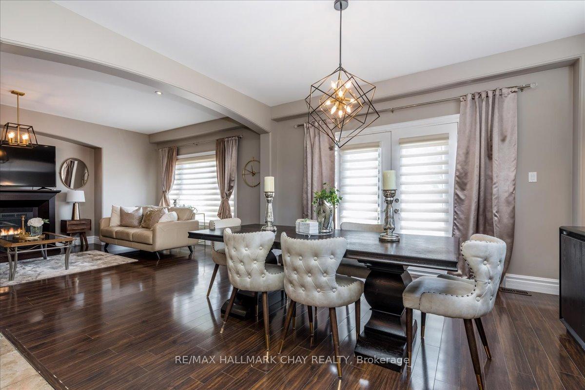 Photo 8 of 49 Hamilton Drive, Newmarket, Huron Heights-Leslie Valley — HOMEH