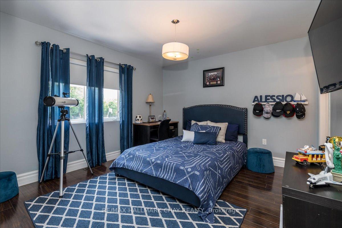 Photo 12 of 49 Hamilton Drive, Newmarket, Huron Heights-Leslie Valley — HOMEH