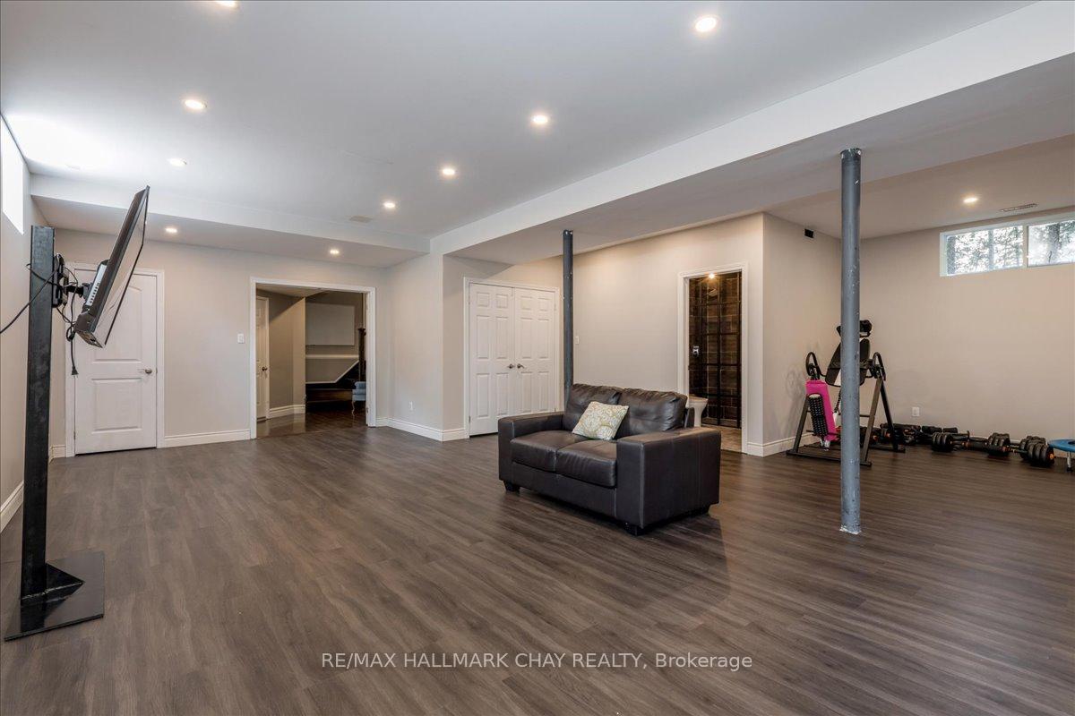 Photo 15 of 49 Hamilton Drive, Newmarket, Huron Heights-Leslie Valley — HOMEH